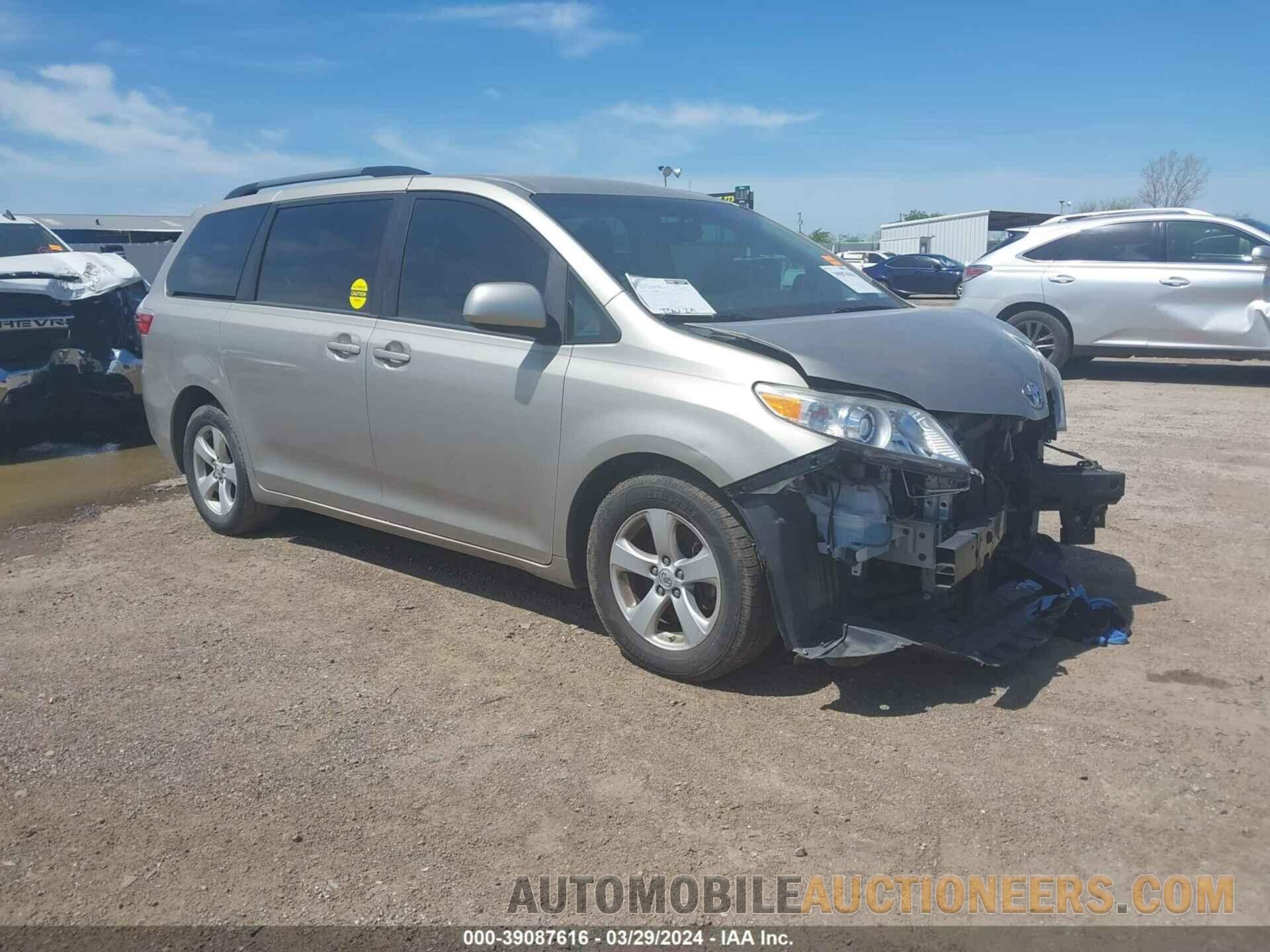 5TDKZ3DC2HS812946 TOYOTA SIENNA 2017