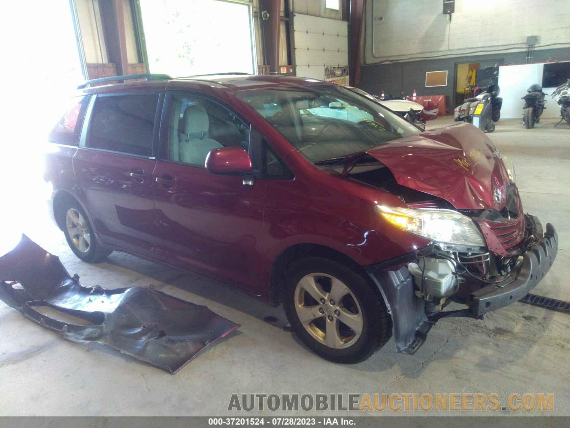 5TDKZ3DC2HS818911 TOYOTA SIENNA 2017