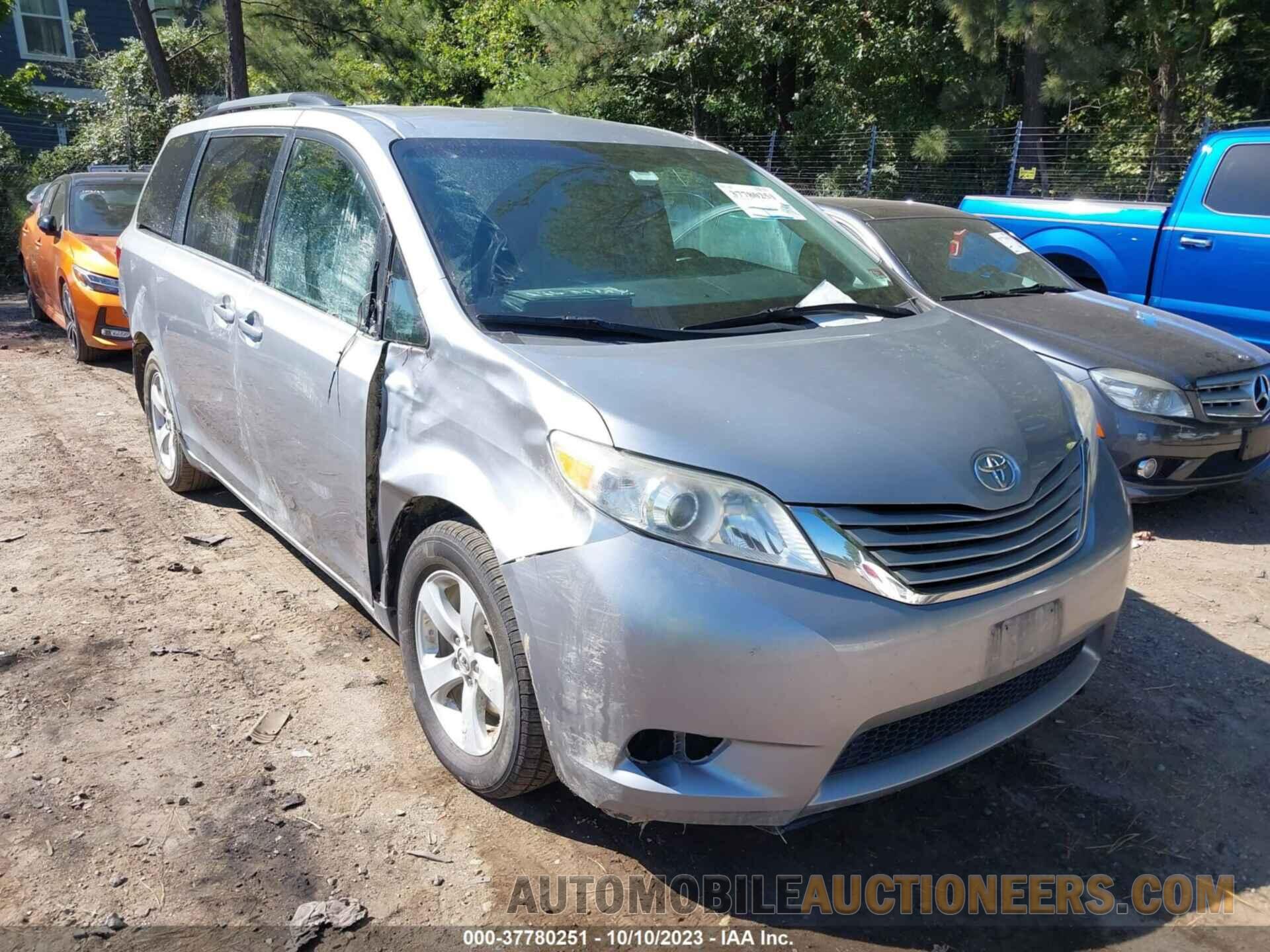 5TDKZ3DC2HS876128 TOYOTA SIENNA 2017