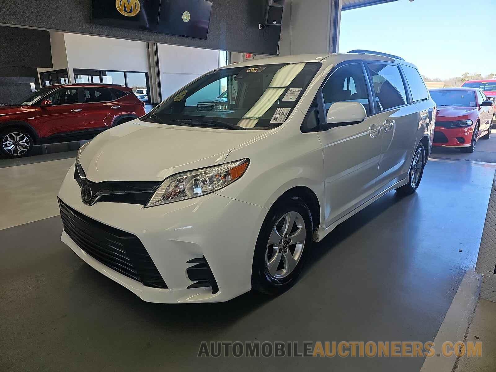 5TDKZ3DC2JS901311 Toyota Sienna LE 2018