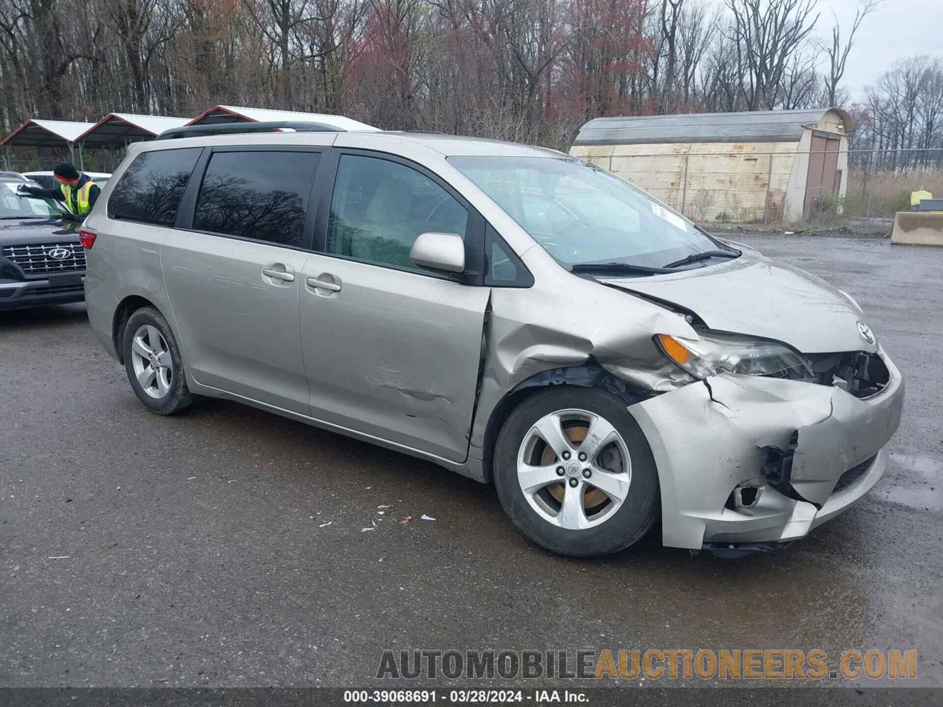 5TDKZ3DC3HS828492 TOYOTA SIENNA 2017