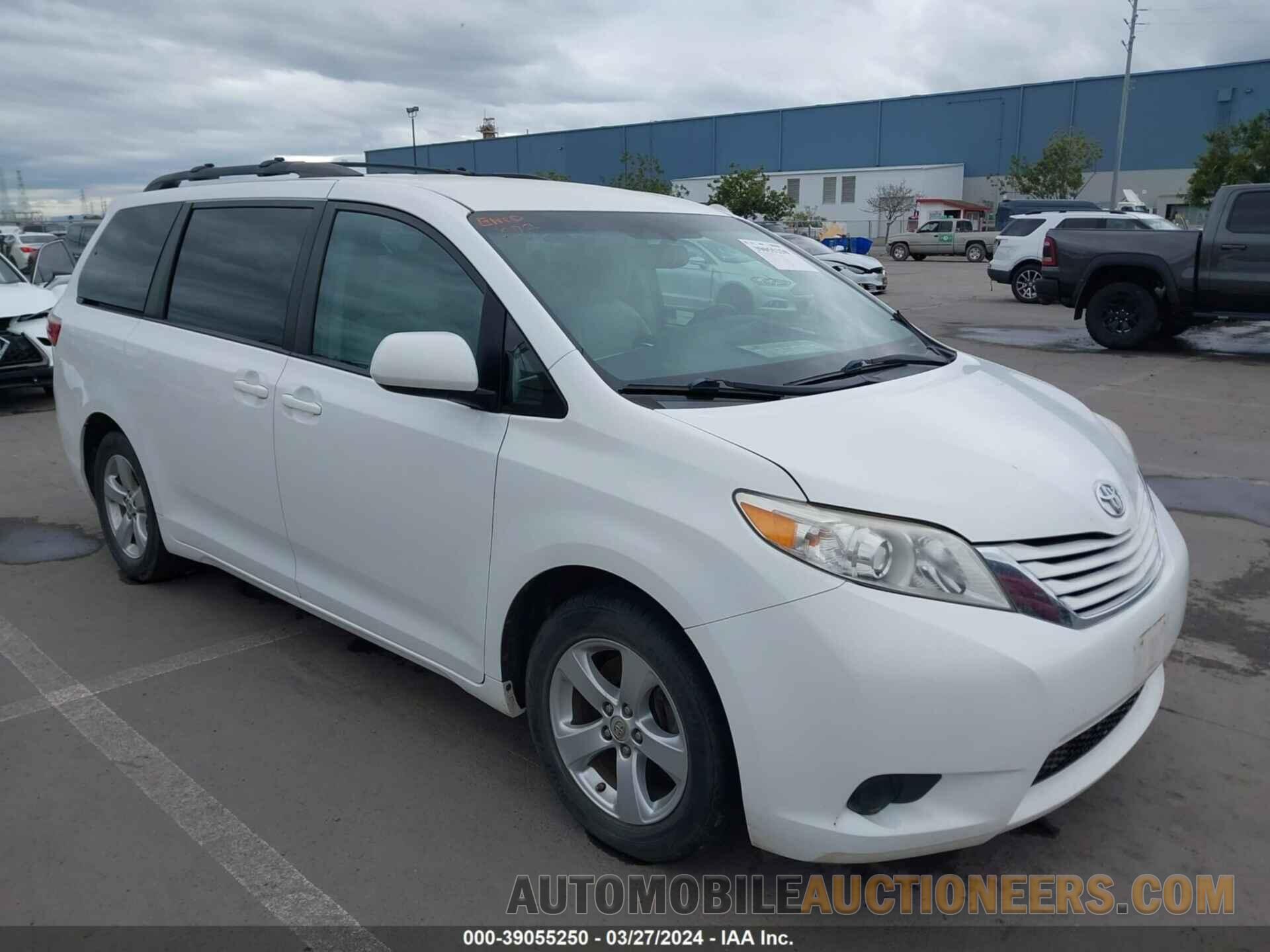 5TDKZ3DC3HS884738 TOYOTA SIENNA 2017