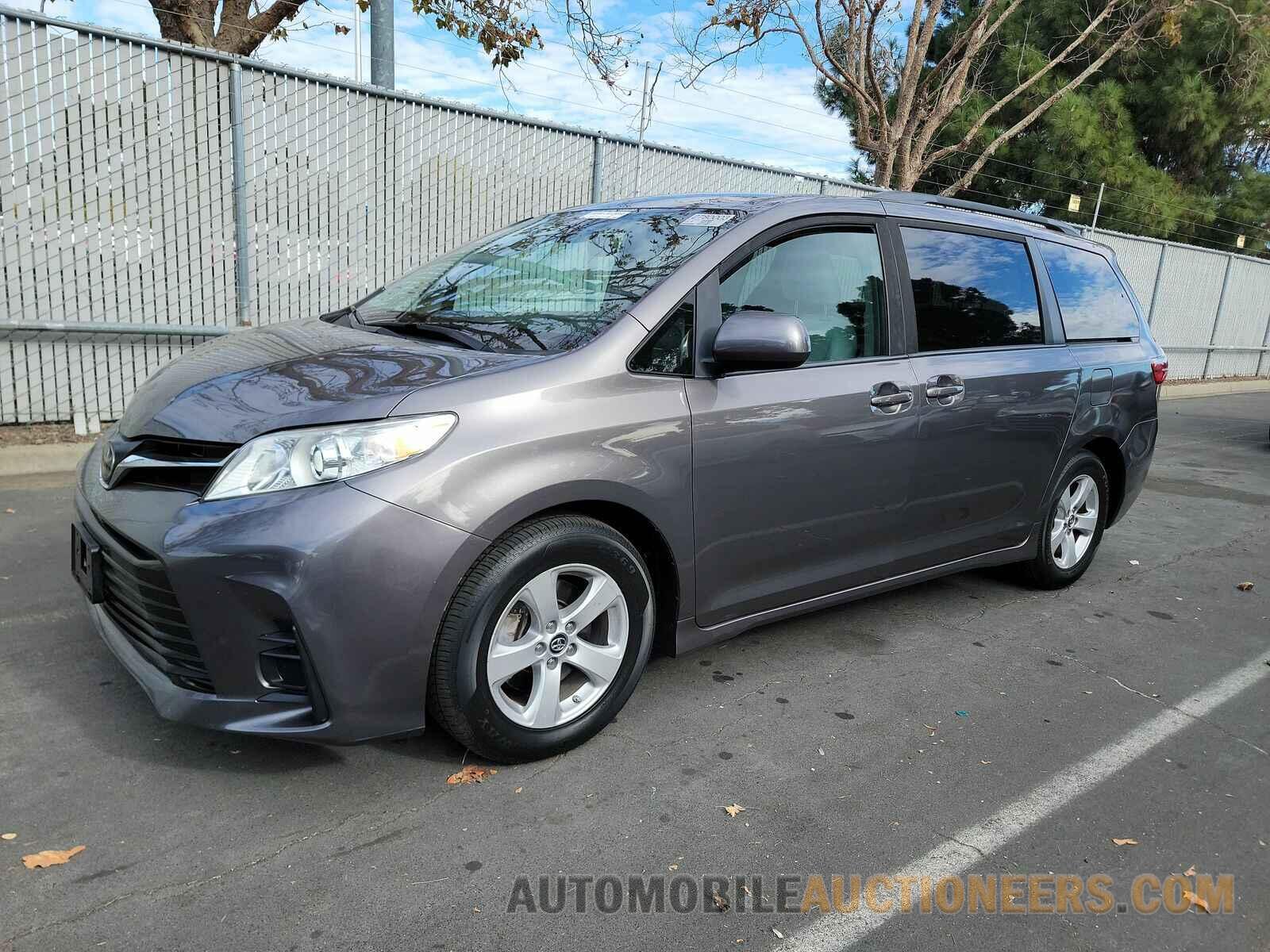 5TDKZ3DC3JS938559 Toyota Sienna LE 2018