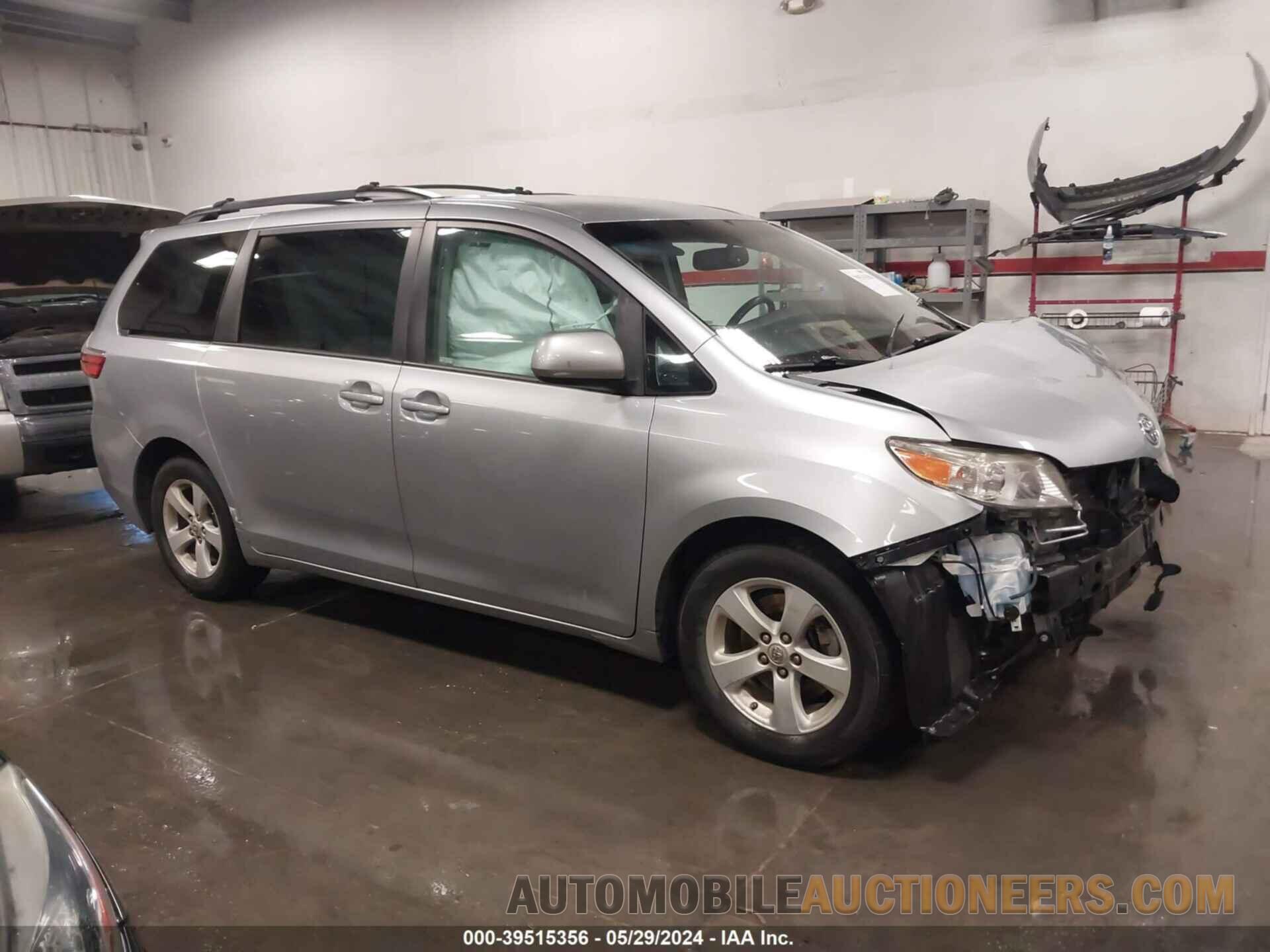 5TDKZ3DC4HS769744 TOYOTA SIENNA 2017