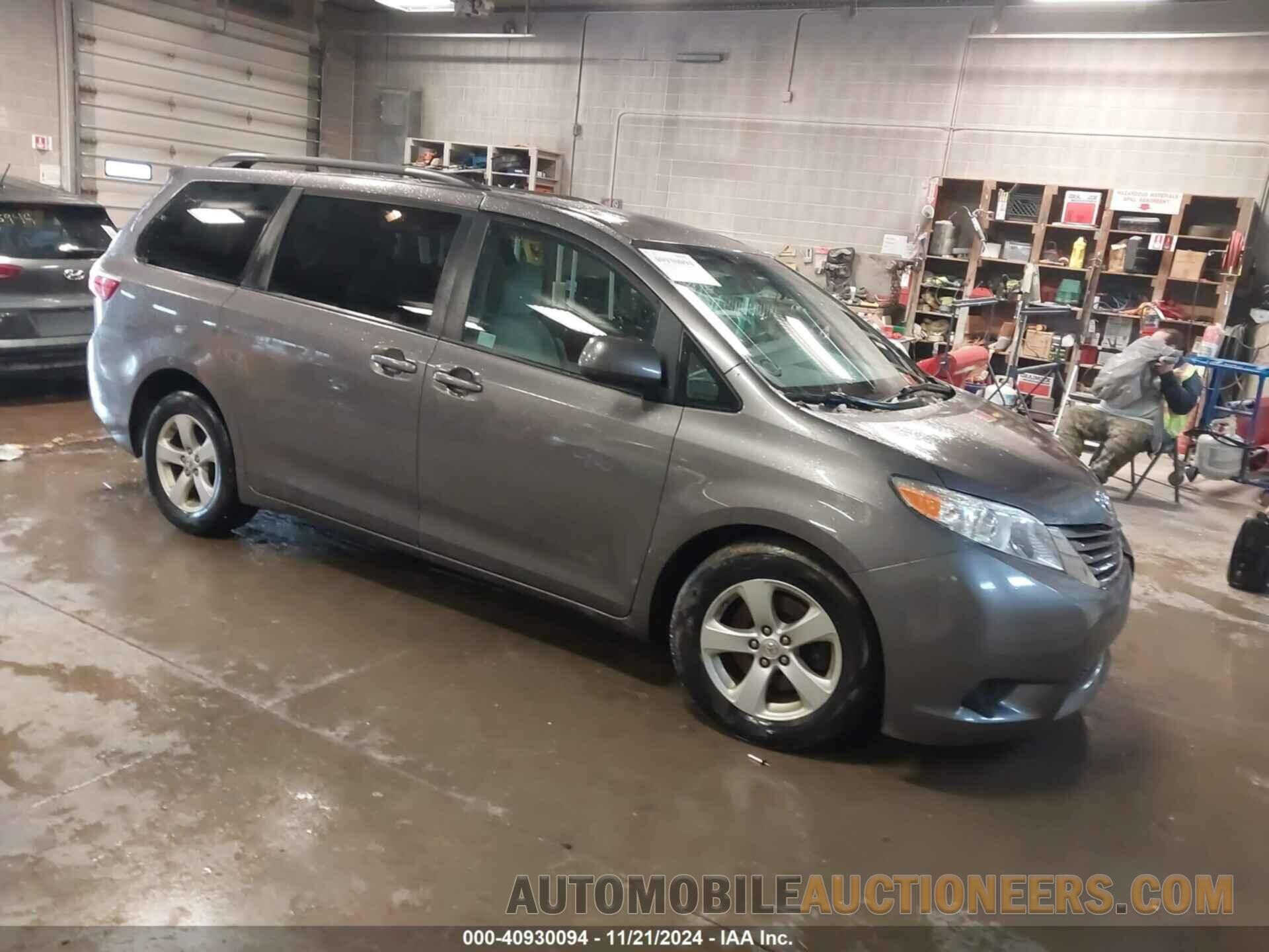 5TDKZ3DC4HS771963 TOYOTA SIENNA 2017