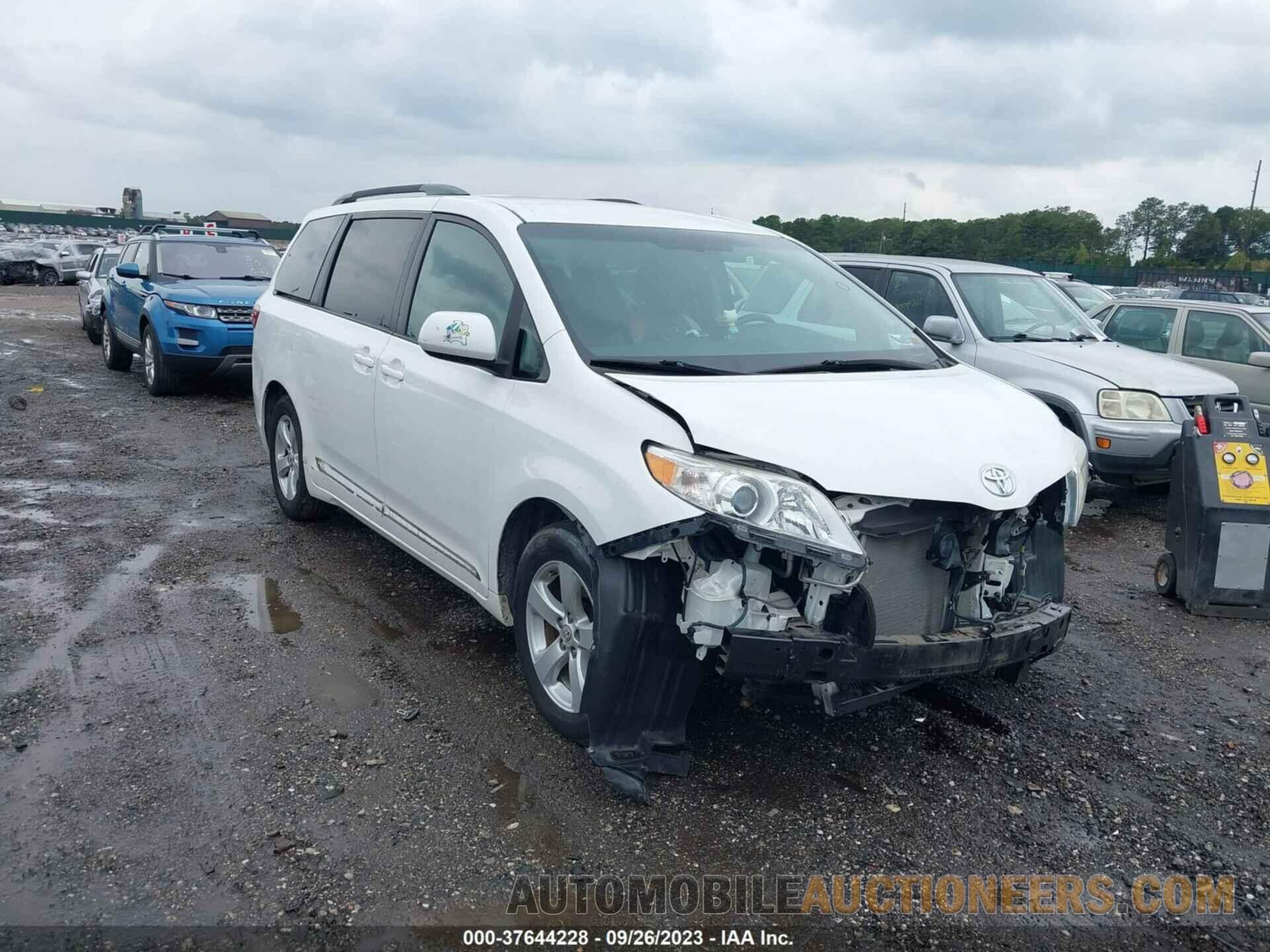 5TDKZ3DC4HS772756 TOYOTA SIENNA 2017