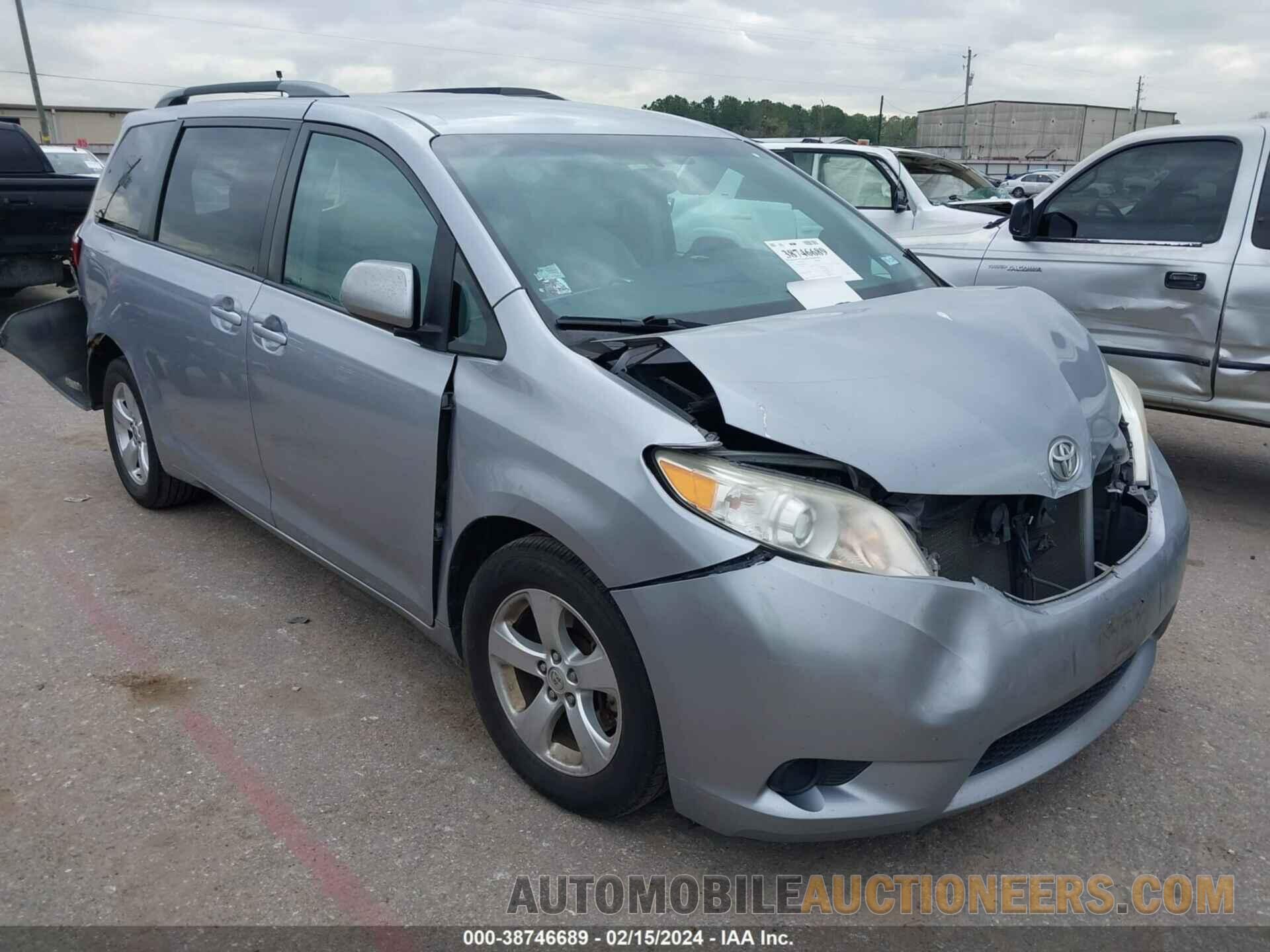 5TDKZ3DC4HS777133 TOYOTA SIENNA 2017