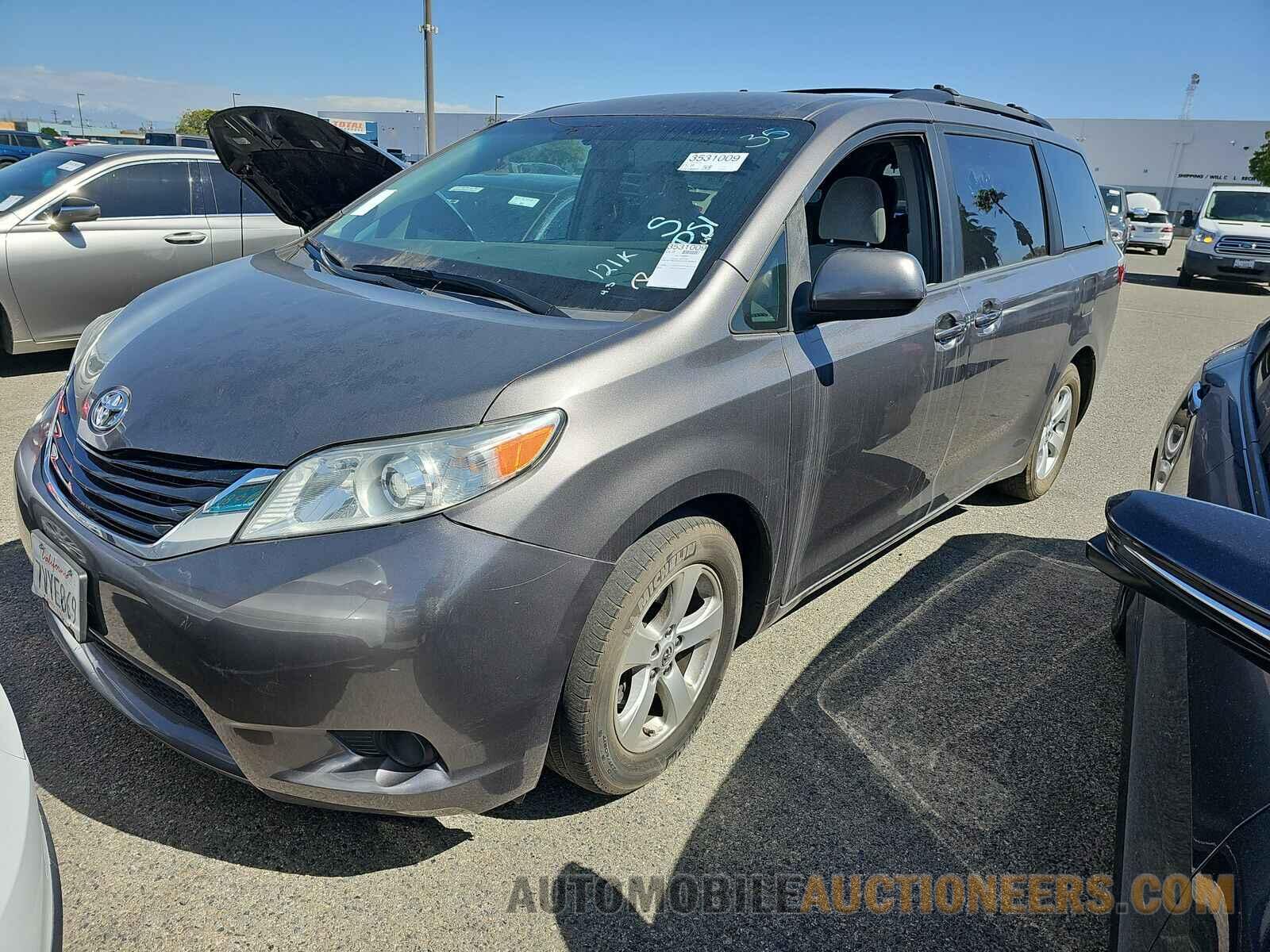 5TDKZ3DC4HS795826 Toyota Sienna LE 2017