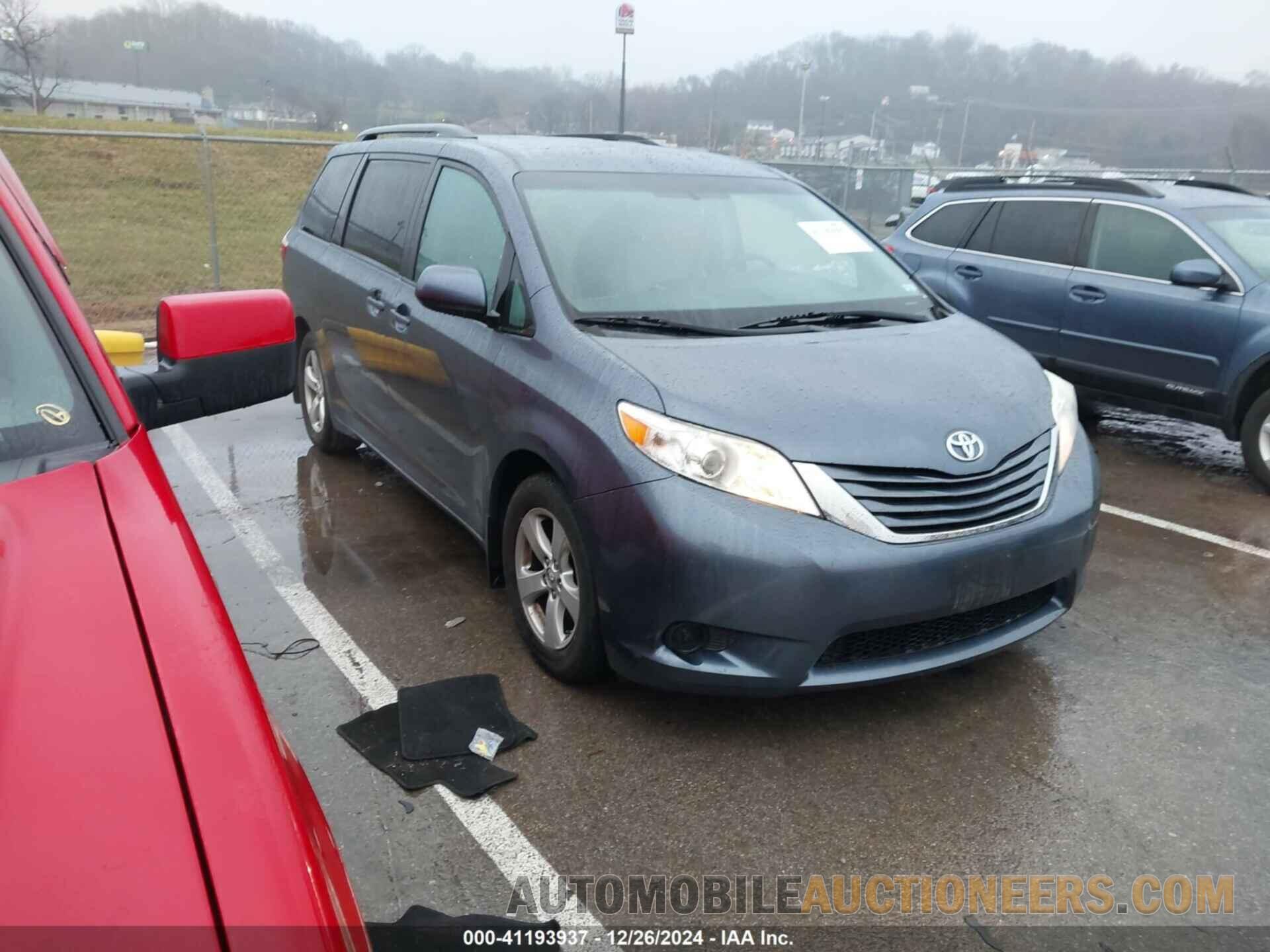 5TDKZ3DC4HS828100 TOYOTA SIENNA 2017