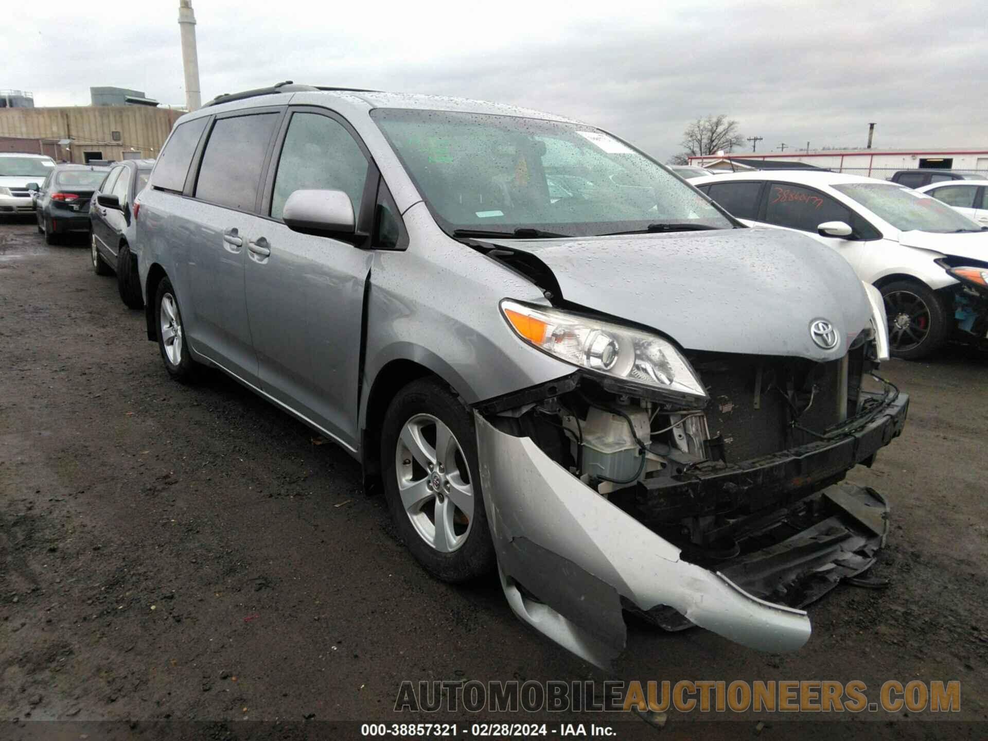 5TDKZ3DC4HS841610 TOYOTA SIENNA 2017