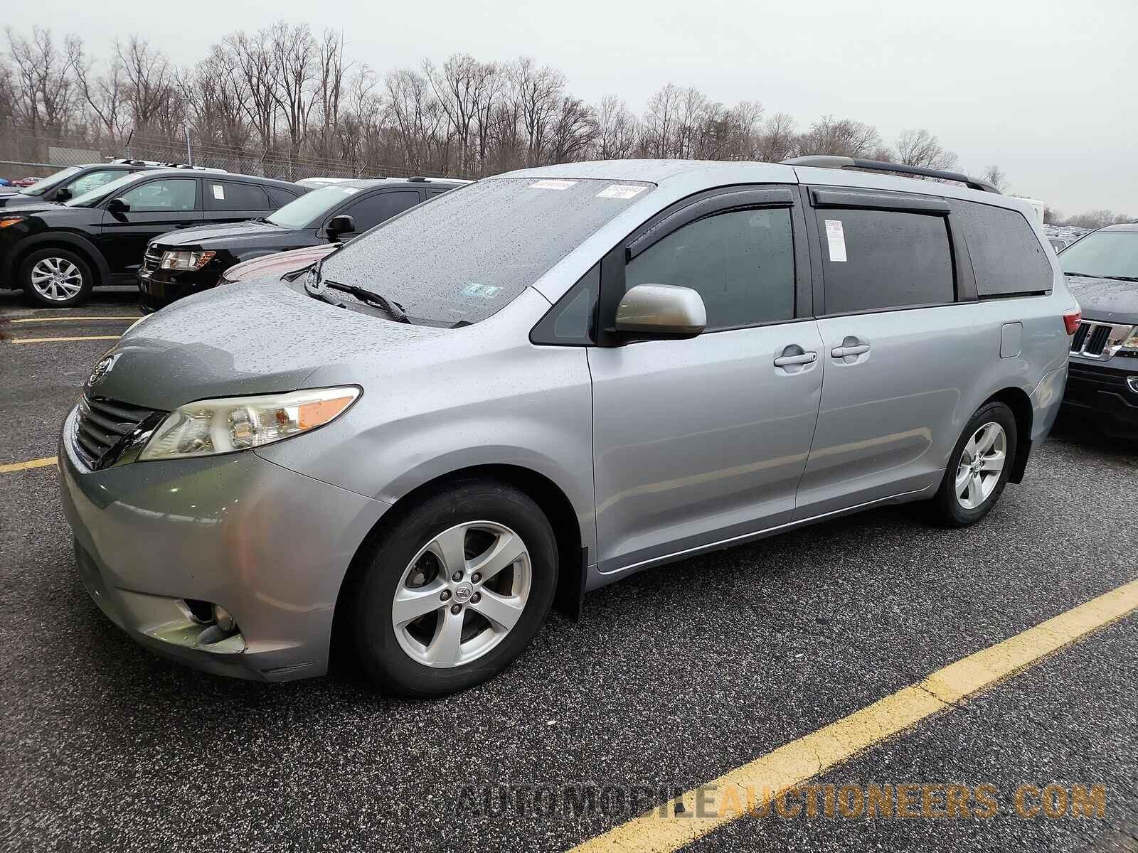 5TDKZ3DC4HS845172 Toyota Sienna LE 2017