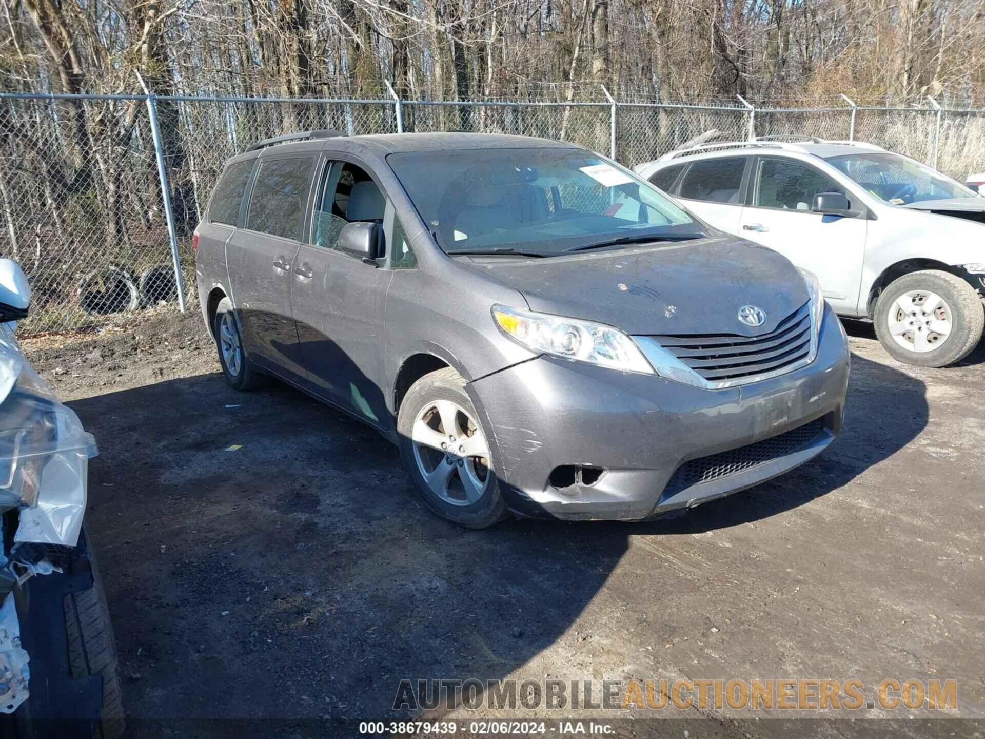 5TDKZ3DC4HS888409 TOYOTA SIENNA 2017