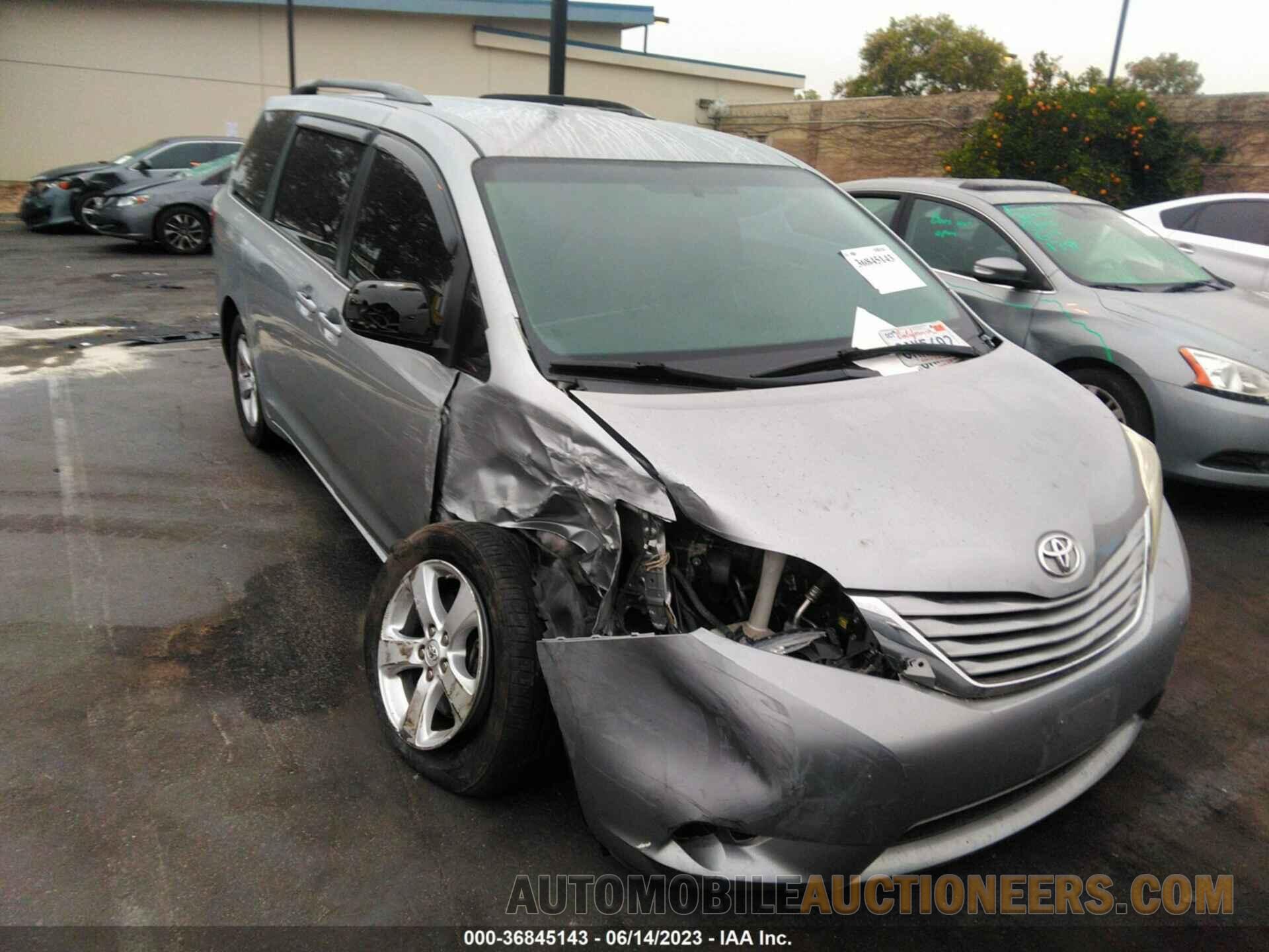 5TDKZ3DC4HS895425 TOYOTA SIENNA 2017