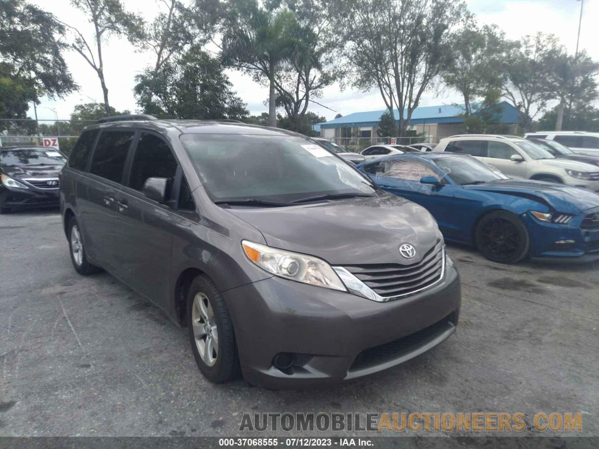 5TDKZ3DC4HS899880 TOYOTA SIENNA 2017