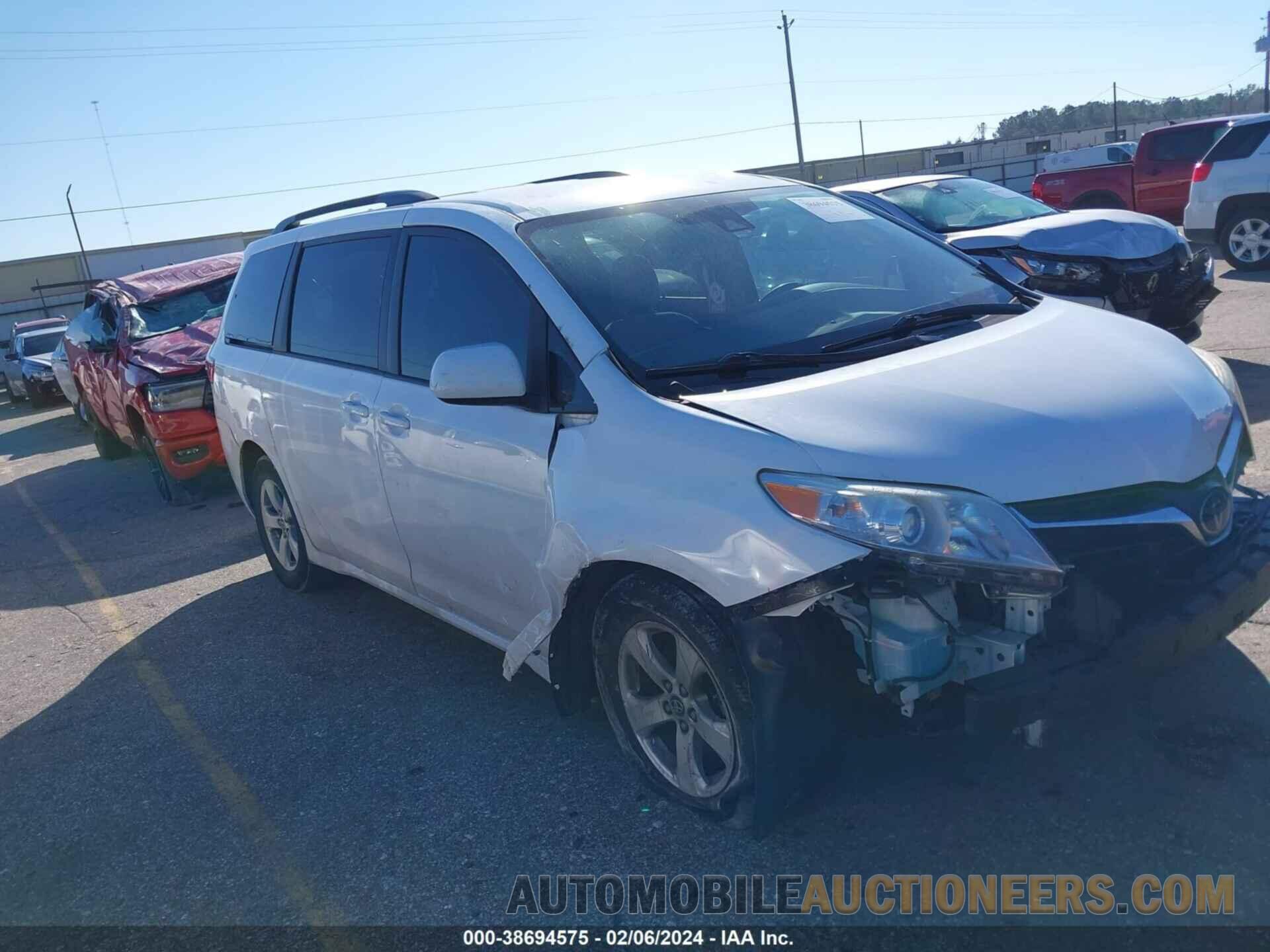 5TDKZ3DC4JS919597 TOYOTA SIENNA 2018