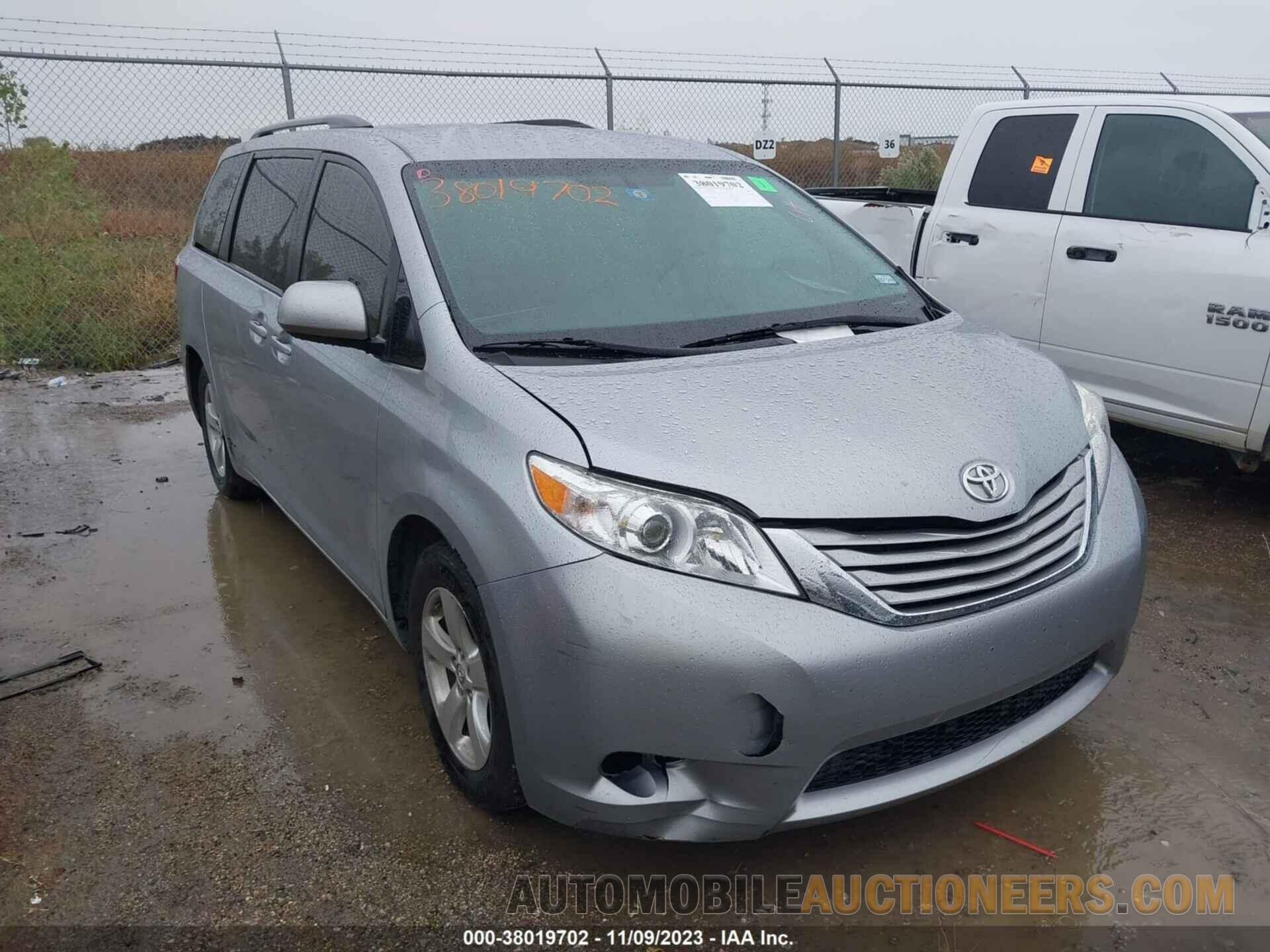 5TDKZ3DC5HS768943 TOYOTA SIENNA 2017