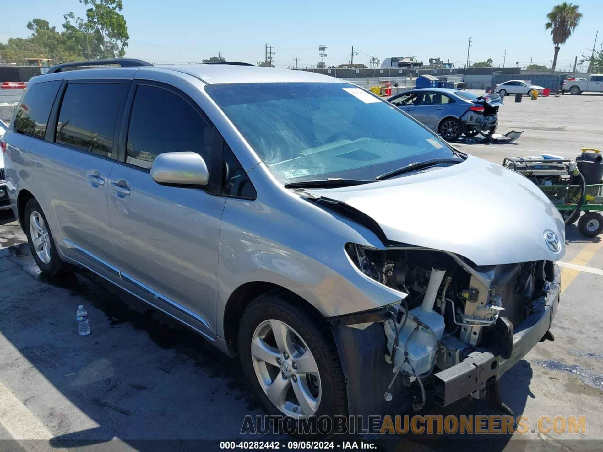 5TDKZ3DC5HS804520 TOYOTA SIENNA 2017