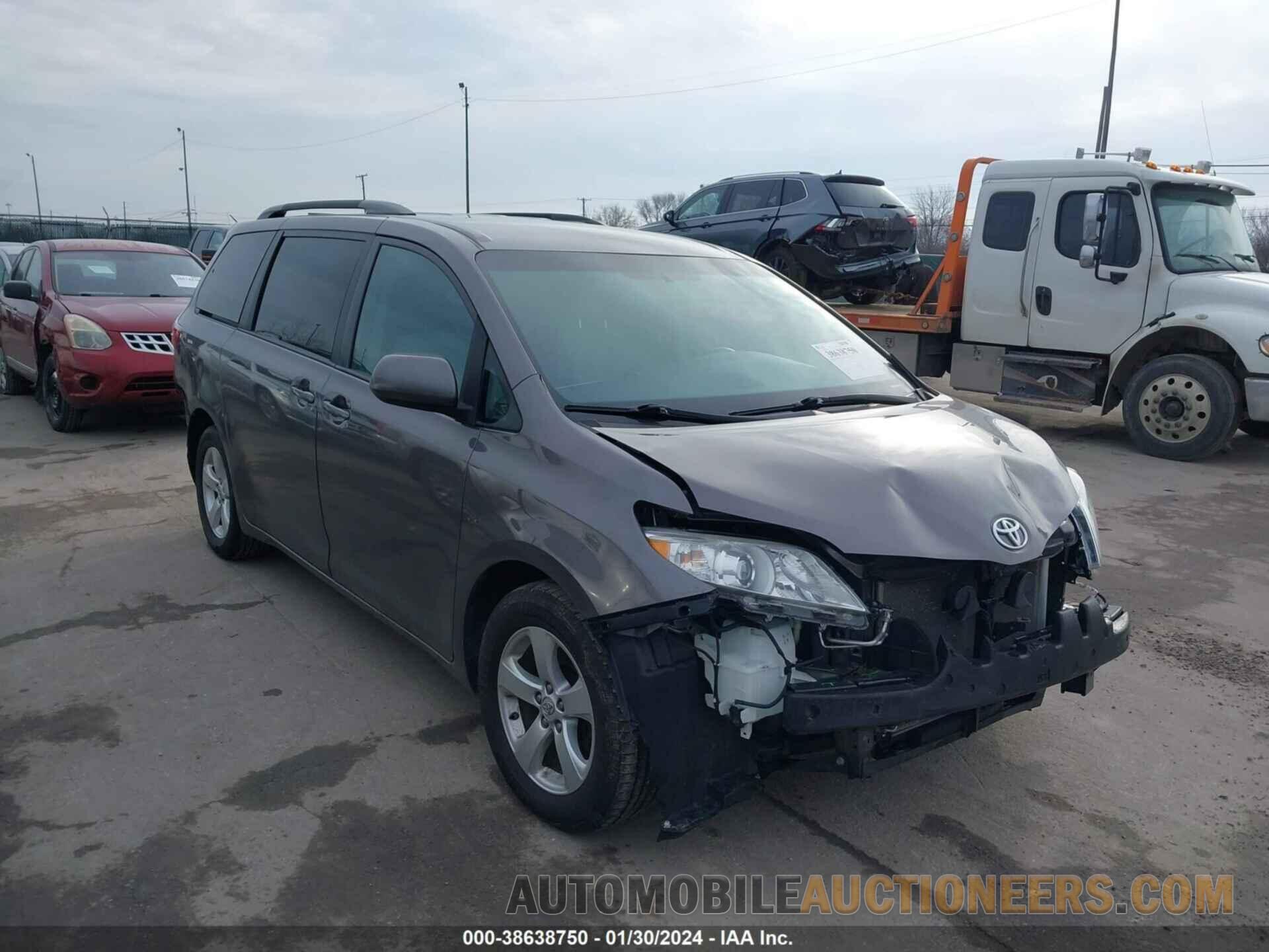 5TDKZ3DC5HS852518 TOYOTA SIENNA 2017