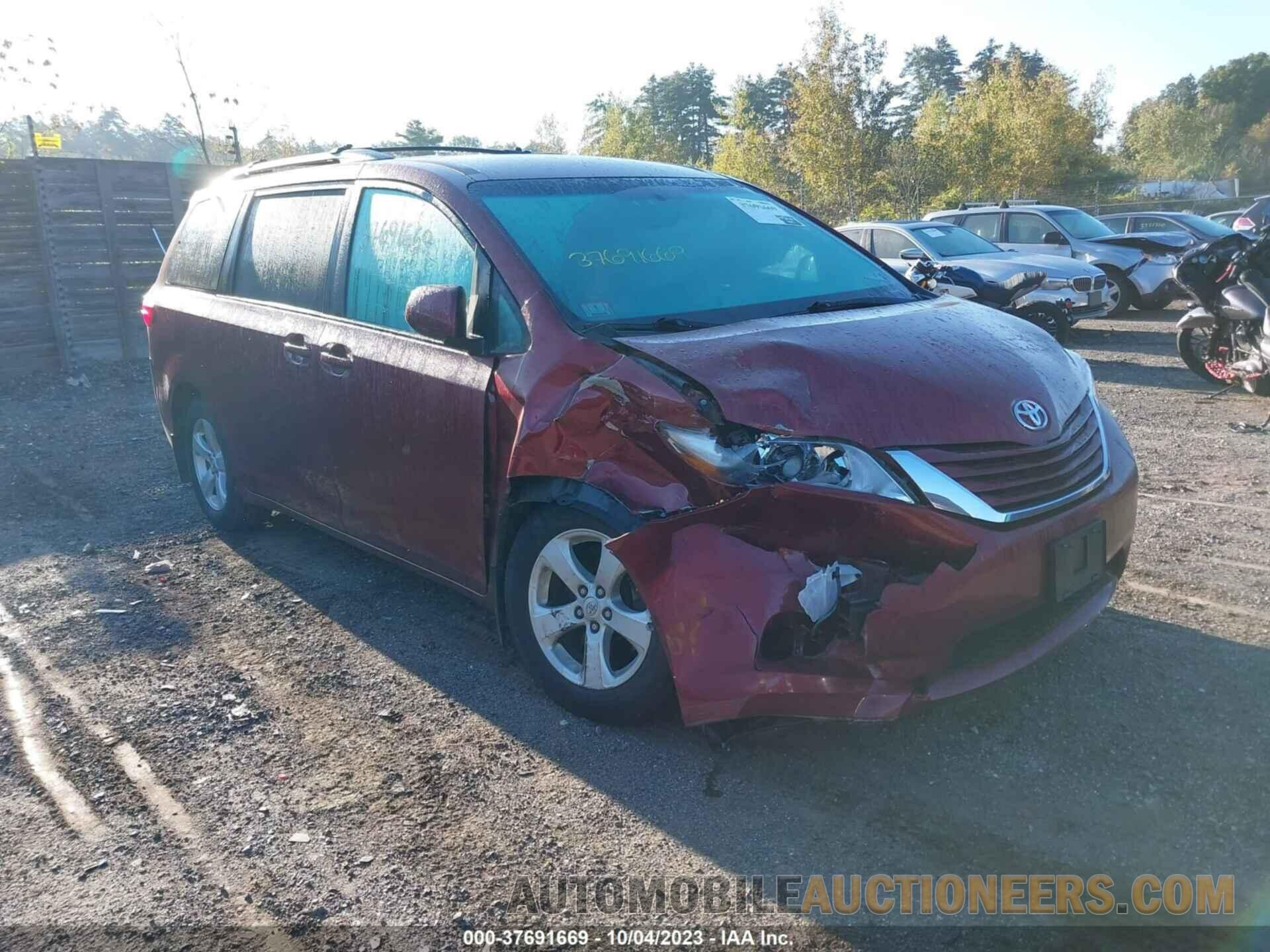 5TDKZ3DC5HS875765 TOYOTA SIENNA 2017