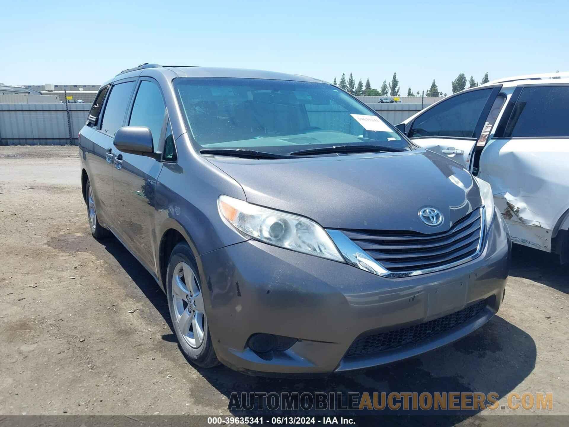 5TDKZ3DC5HS876463 TOYOTA SIENNA 2017