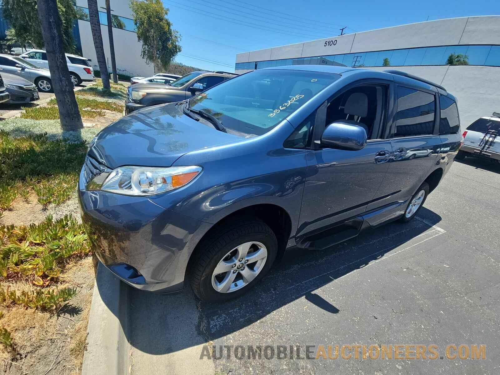 5TDKZ3DC5HS892257 Toyota Sienna 2017