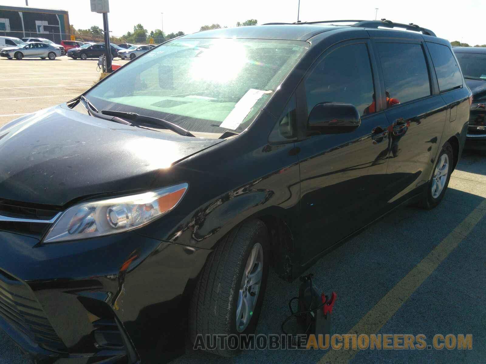 5TDKZ3DC5KS987165 Toyota Sienna LE 2019