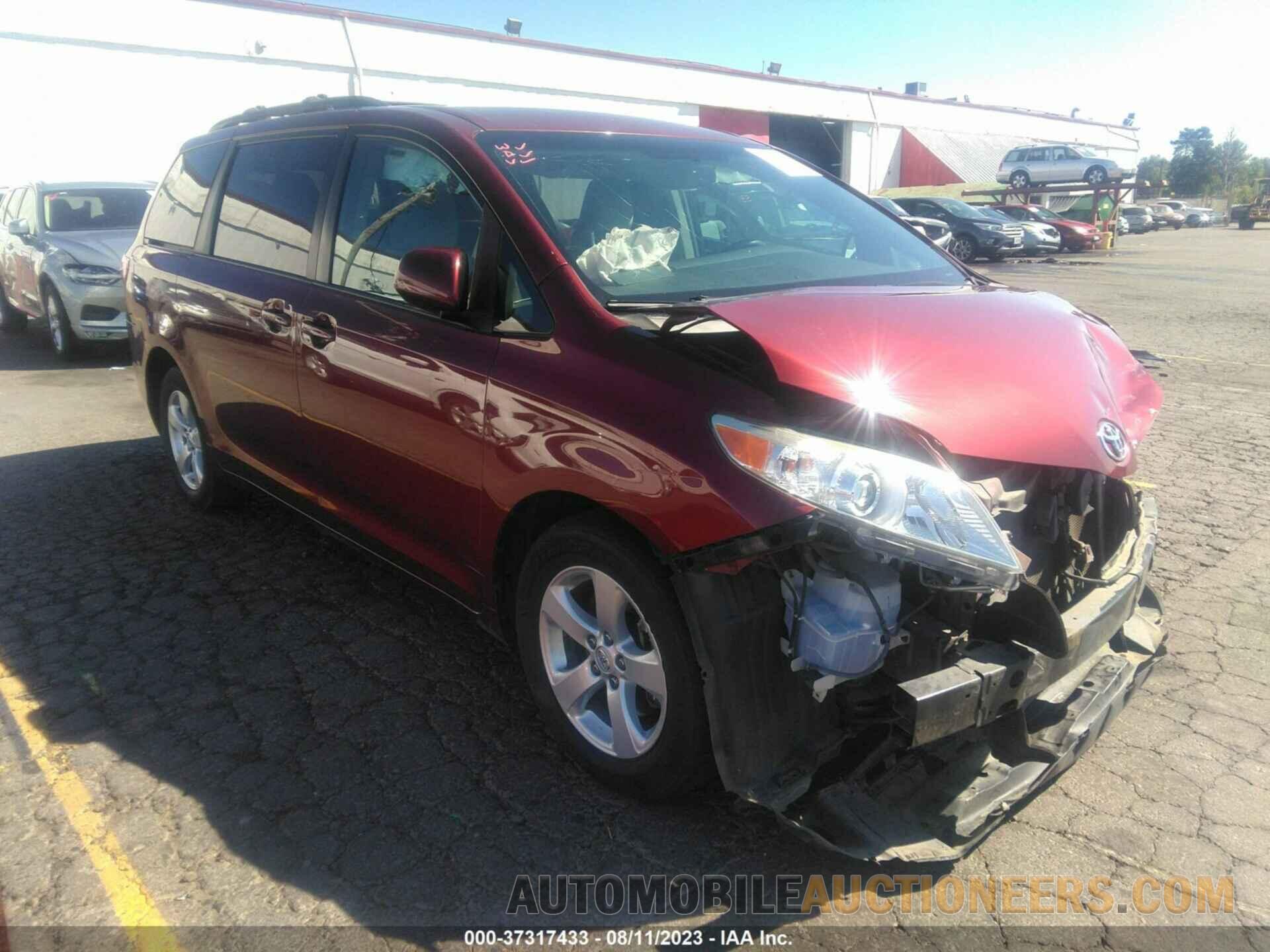 5TDKZ3DC6HS776047 TOYOTA SIENNA 2017