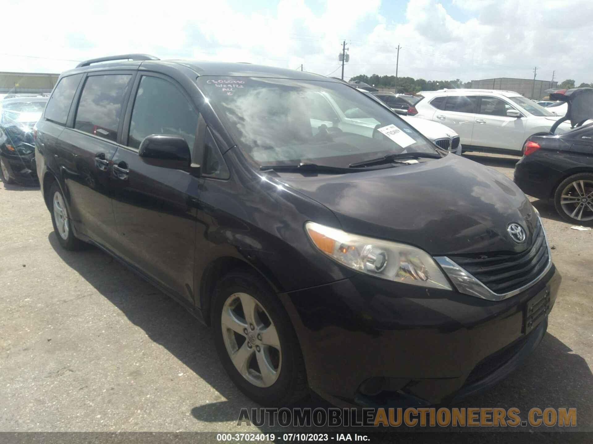 5TDKZ3DC6HS776484 TOYOTA SIENNA 2017