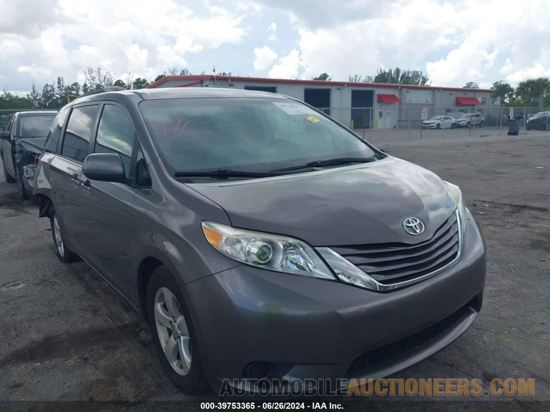 5TDKZ3DC6HS790739 TOYOTA SIENNA 2017