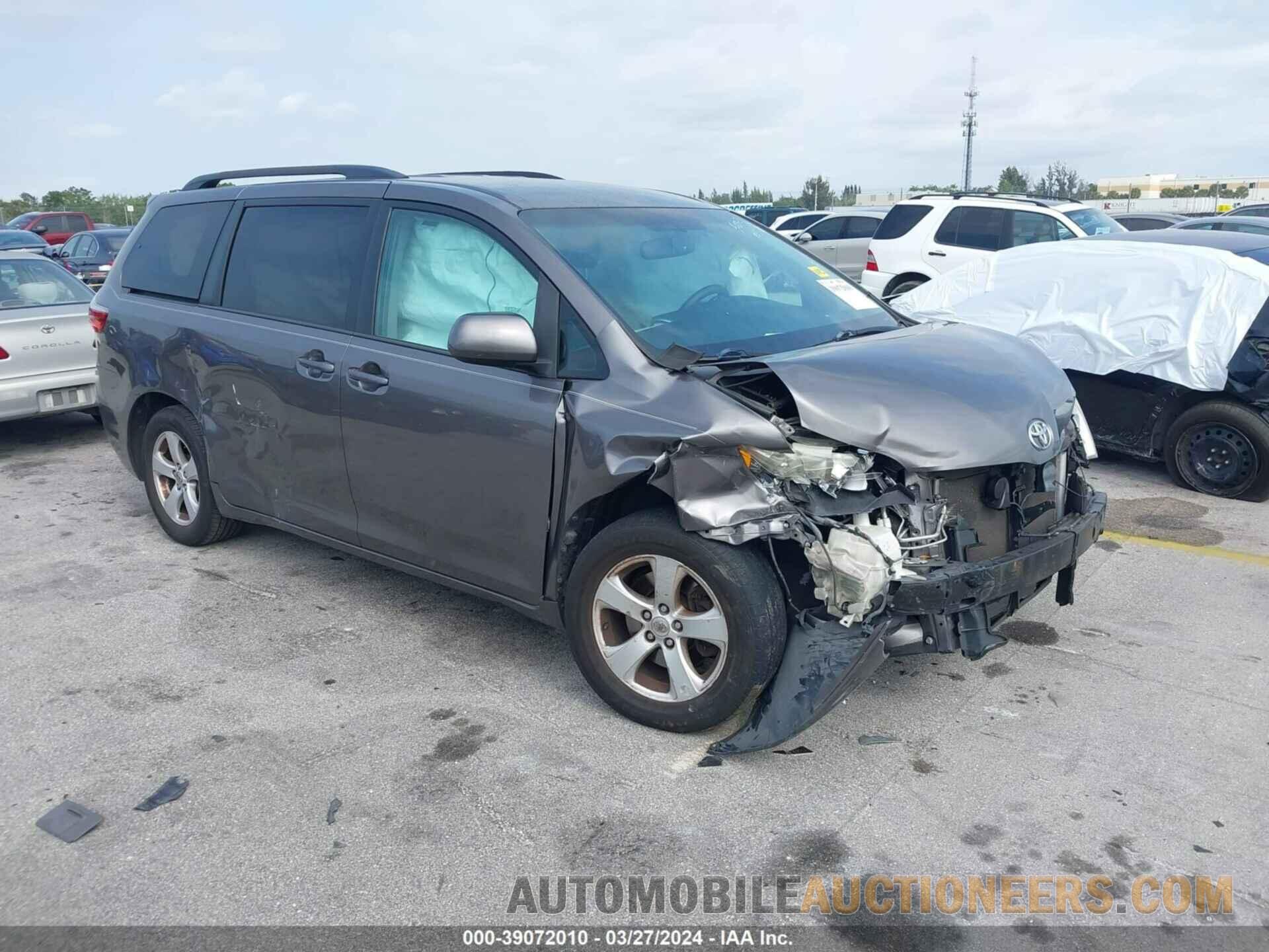 5TDKZ3DC7HS792015 TOYOTA SIENNA 2017