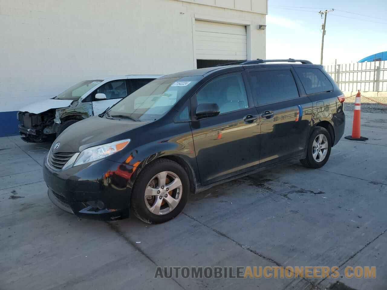 5TDKZ3DC7HS848888 TOYOTA SIENNA 2017