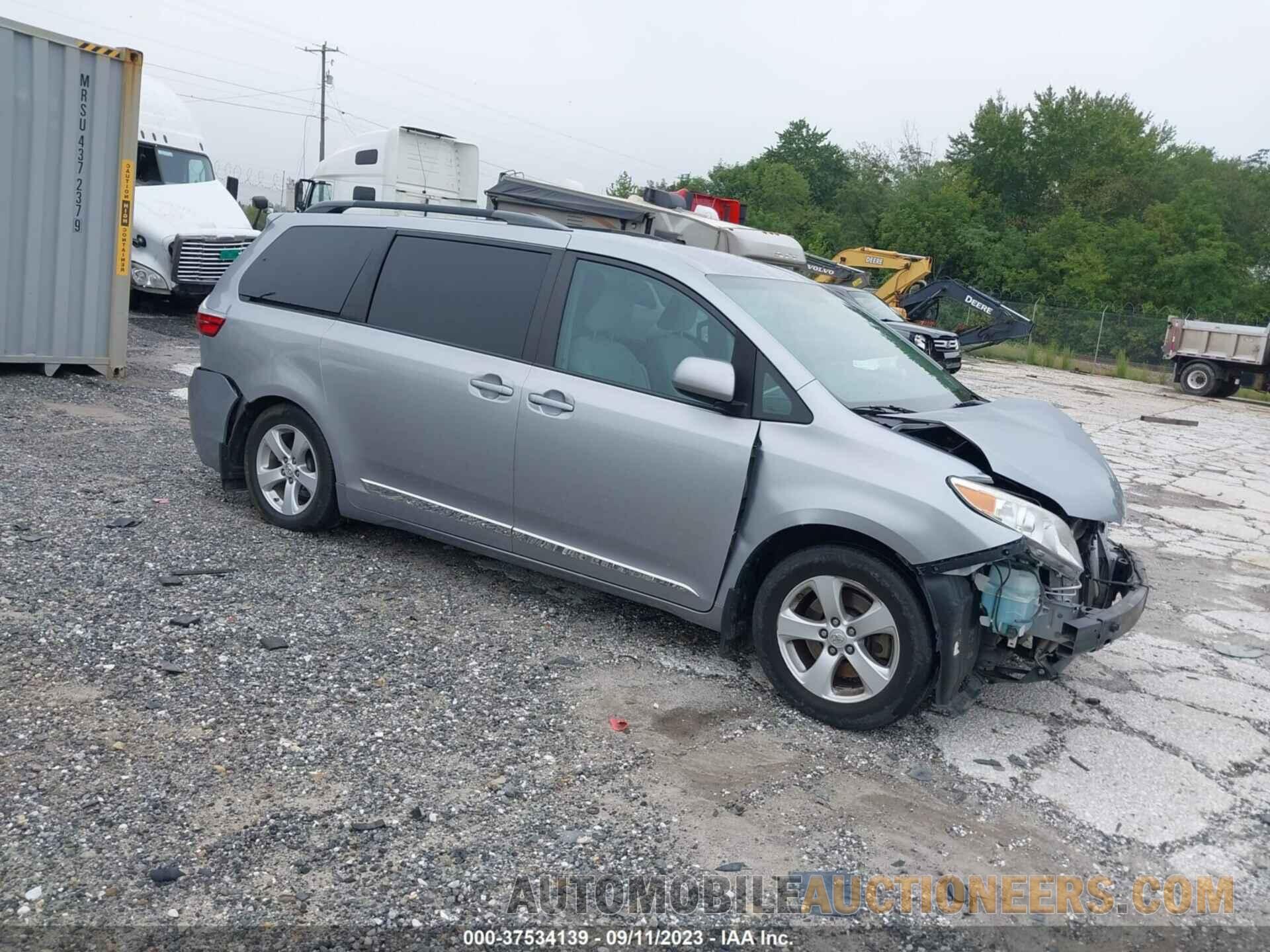 5TDKZ3DC7HS863648 TOYOTA SIENNA 2017