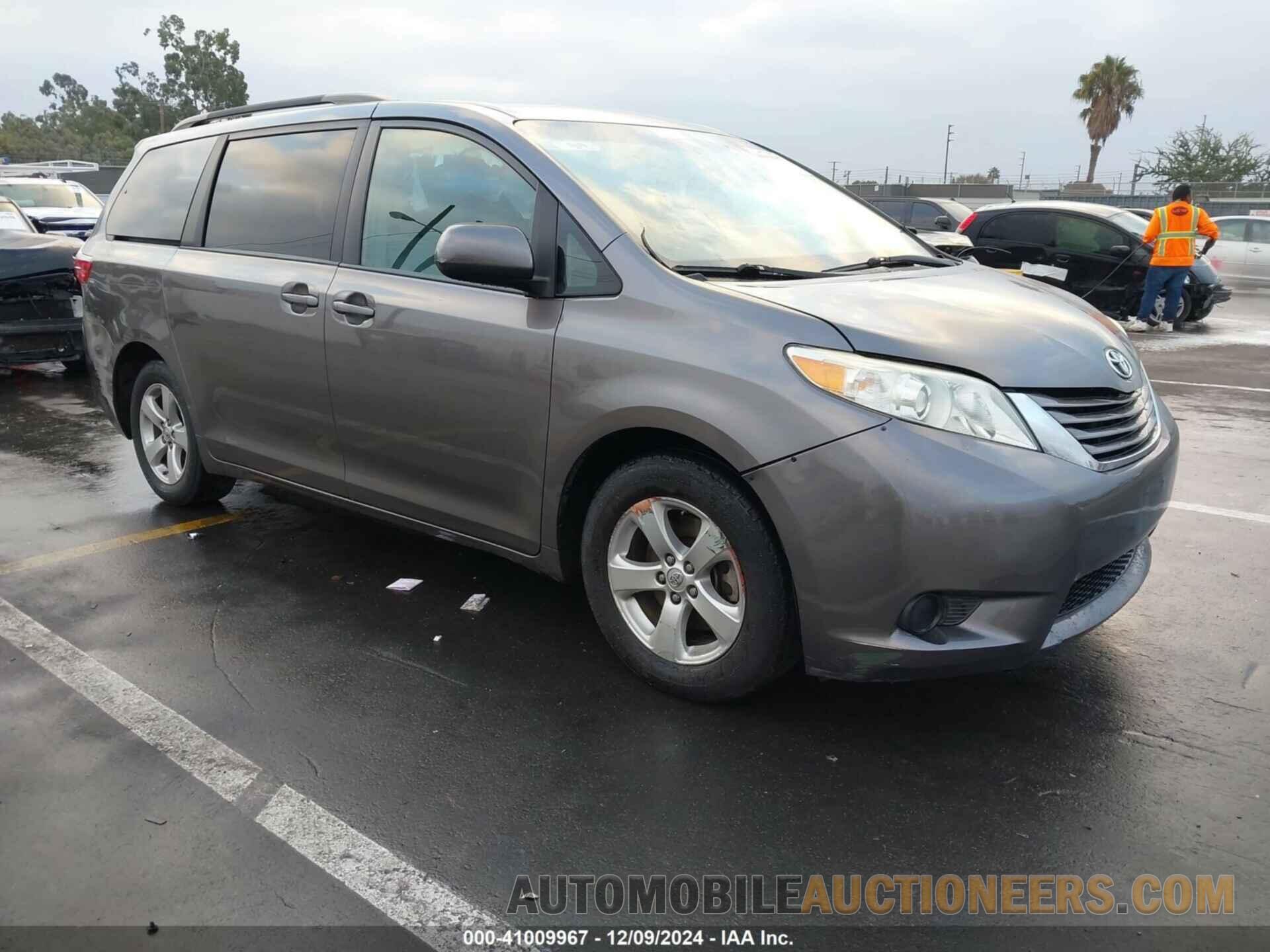 5TDKZ3DC7HS879736 TOYOTA SIENNA 2017