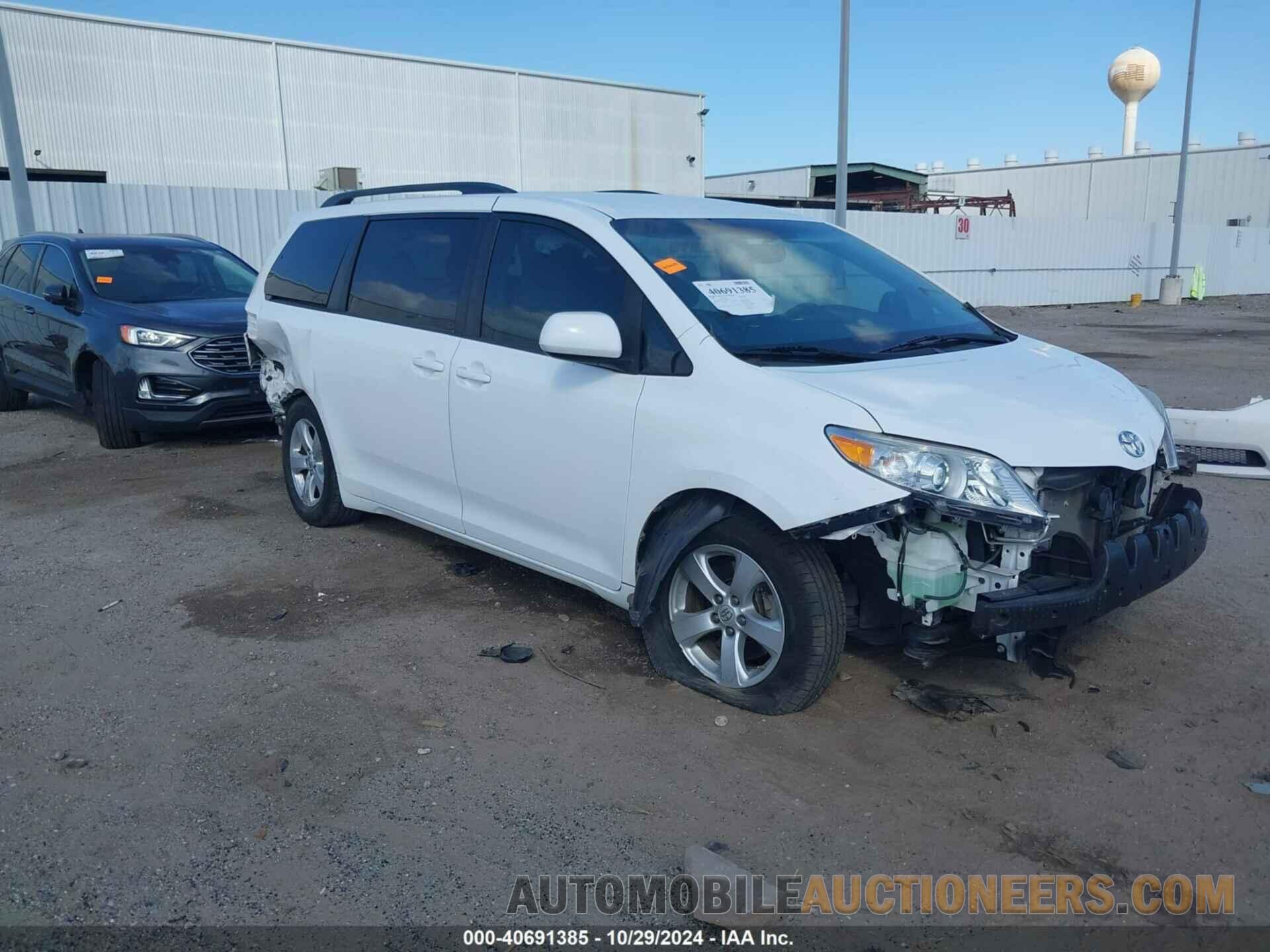 5TDKZ3DC7HS888081 TOYOTA SIENNA 2017