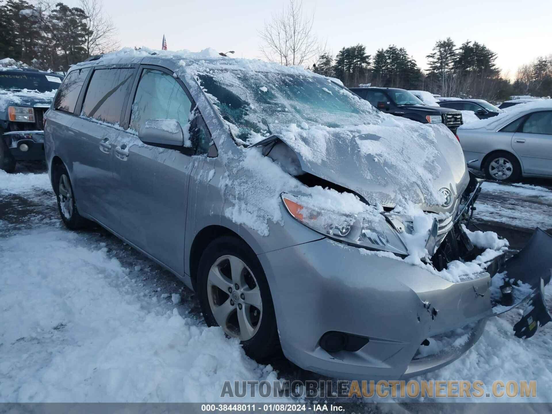 5TDKZ3DC8HS788393 TOYOTA SIENNA 2017