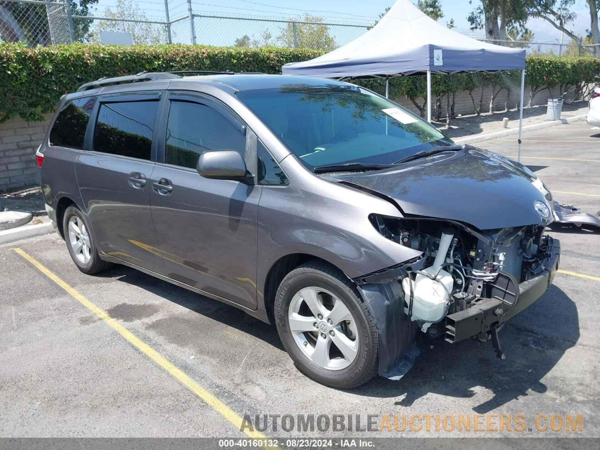 5TDKZ3DC8HS833042 TOYOTA SIENNA 2017