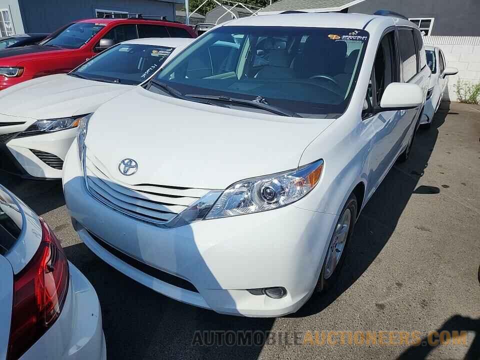 5TDKZ3DC8HS866901 Toyota Sienna LE 2017