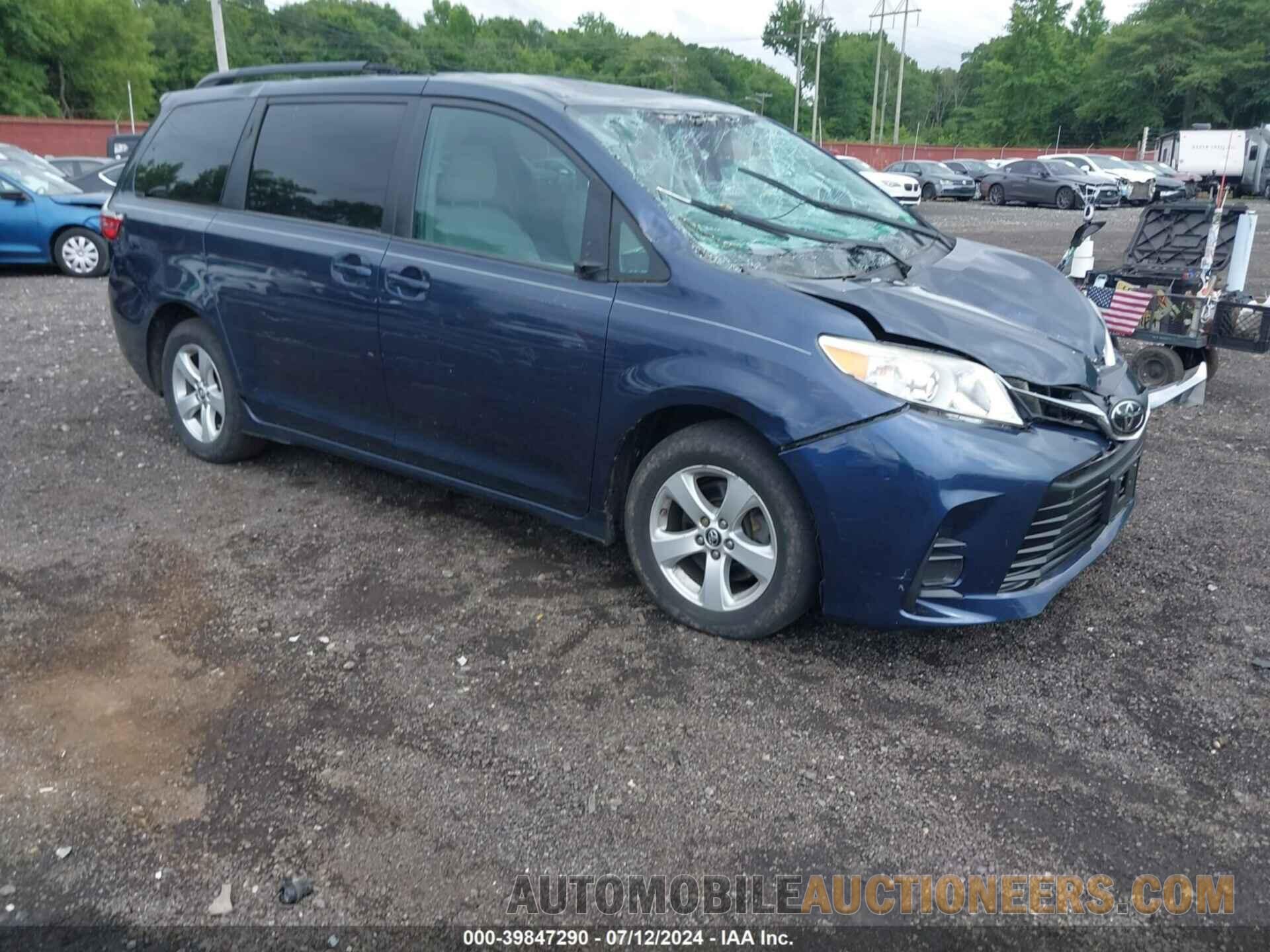 5TDKZ3DC8JS903516 TOYOTA SIENNA 2018