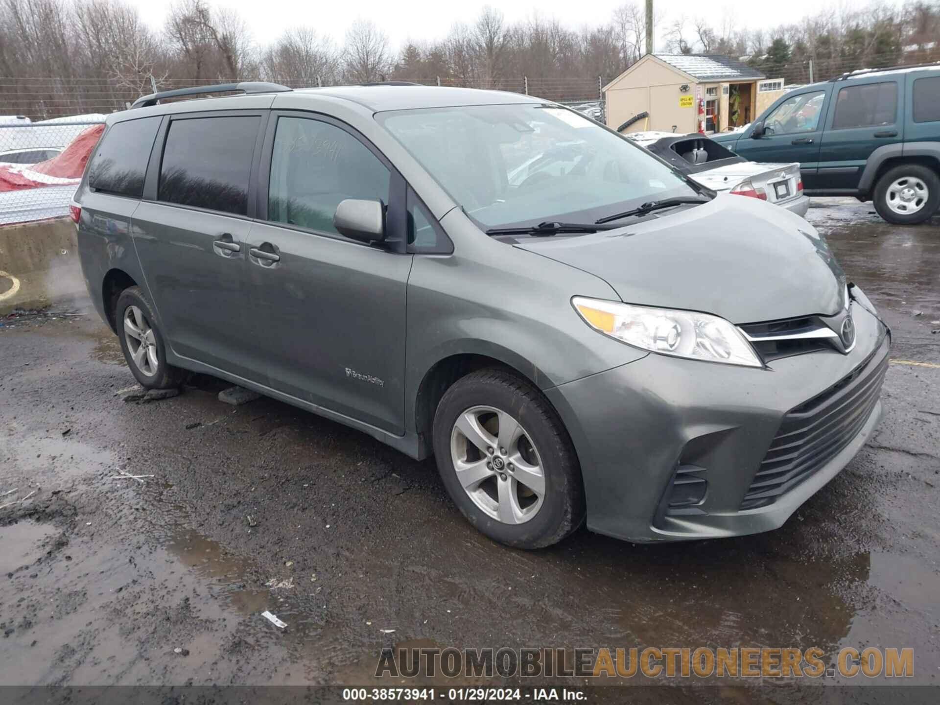 5TDKZ3DC8JS909008 TOYOTA SIENNA 2018