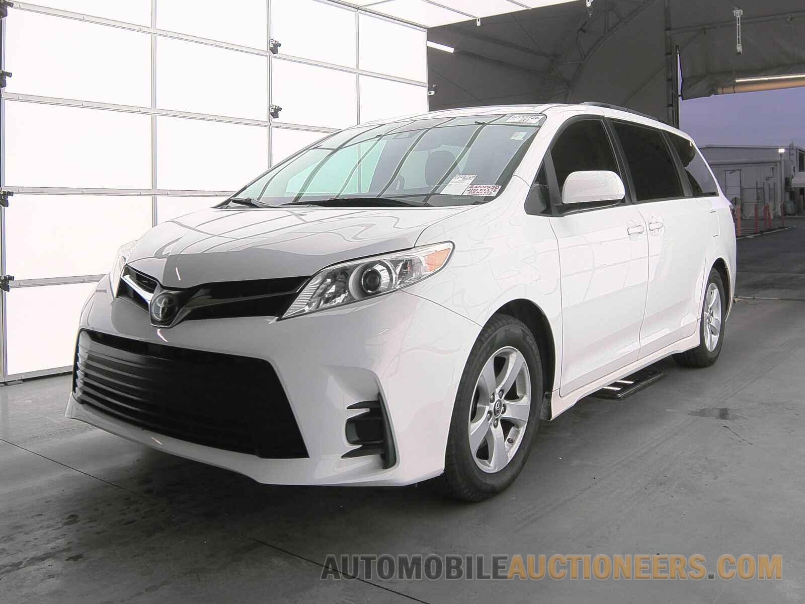 5TDKZ3DC9JS952434 Toyota Sienna LE 2018