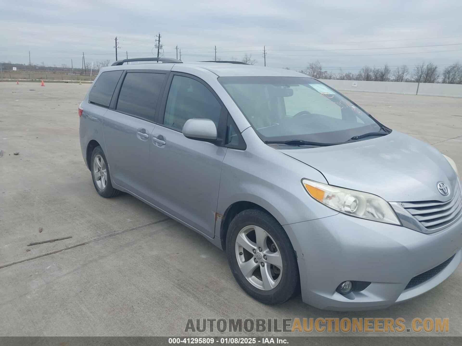 5TDKZ3DCXHS798164 TOYOTA SIENNA 2017