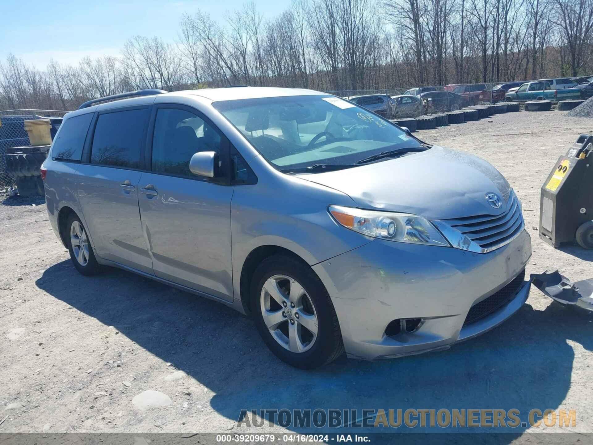 5TDKZ3DCXHS862462 TOYOTA SIENNA 2017