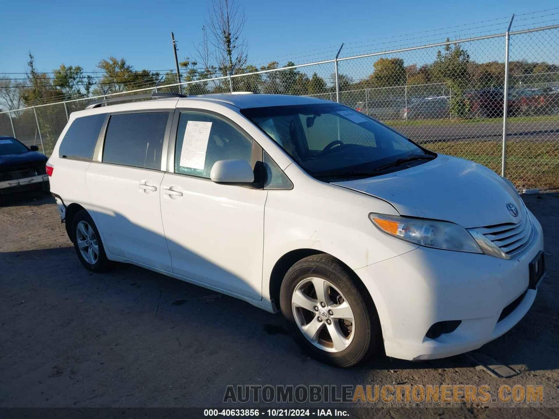 5TDKZ3DCXHS883943 TOYOTA SIENNA 2017