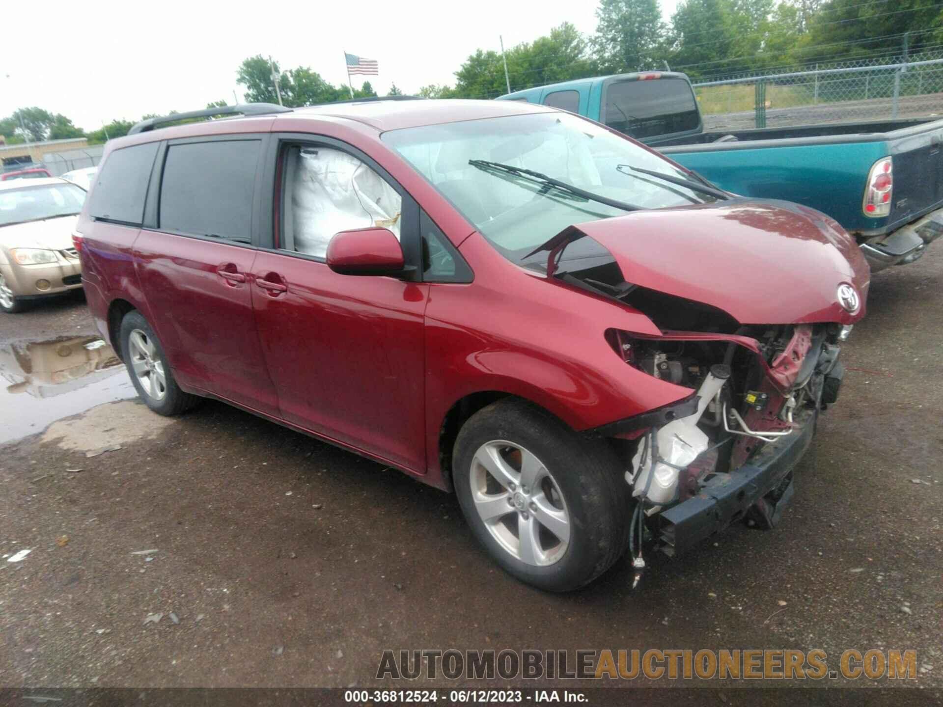 5TDKZ3DCXHS895557 TOYOTA SIENNA 2017