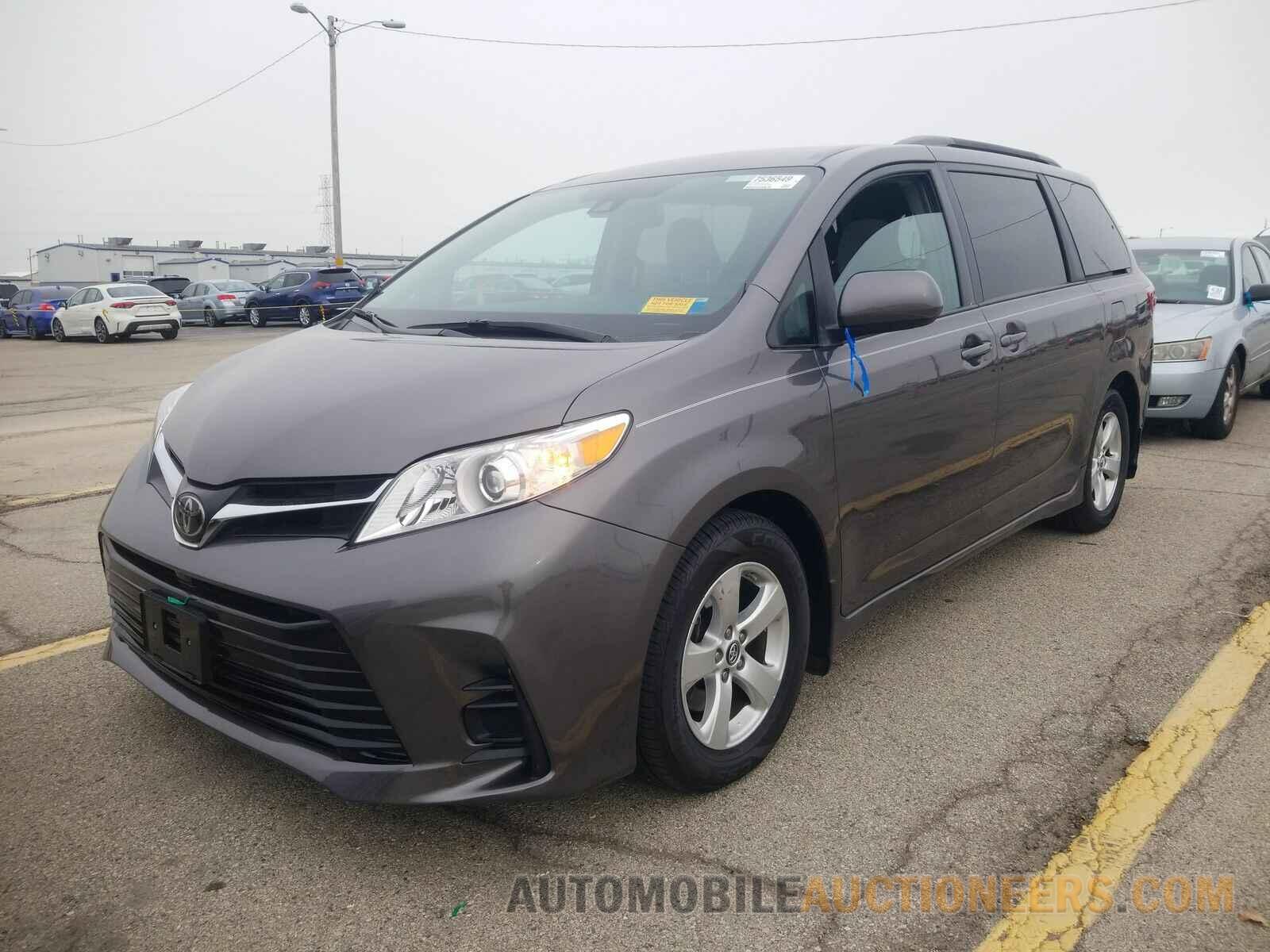 5TDKZ3DCXJS933858 Toyota Sienna LE 2018