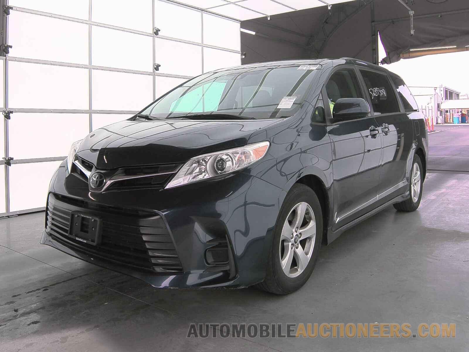 5TDKZ3DCXLS028300 Toyota Sienna LE 2020