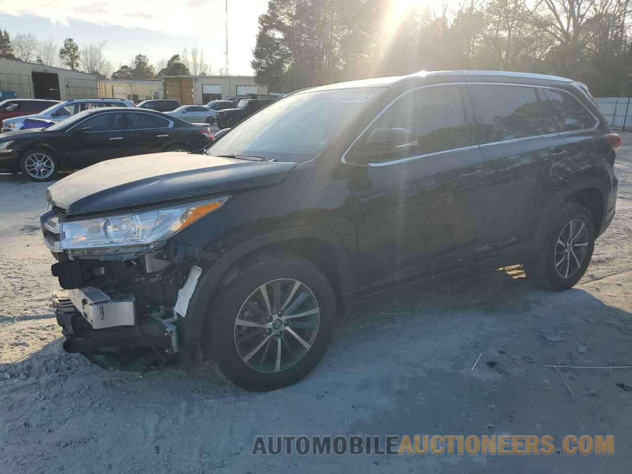 5TDKZRFH0KS355699 TOYOTA HIGHLANDER 2019