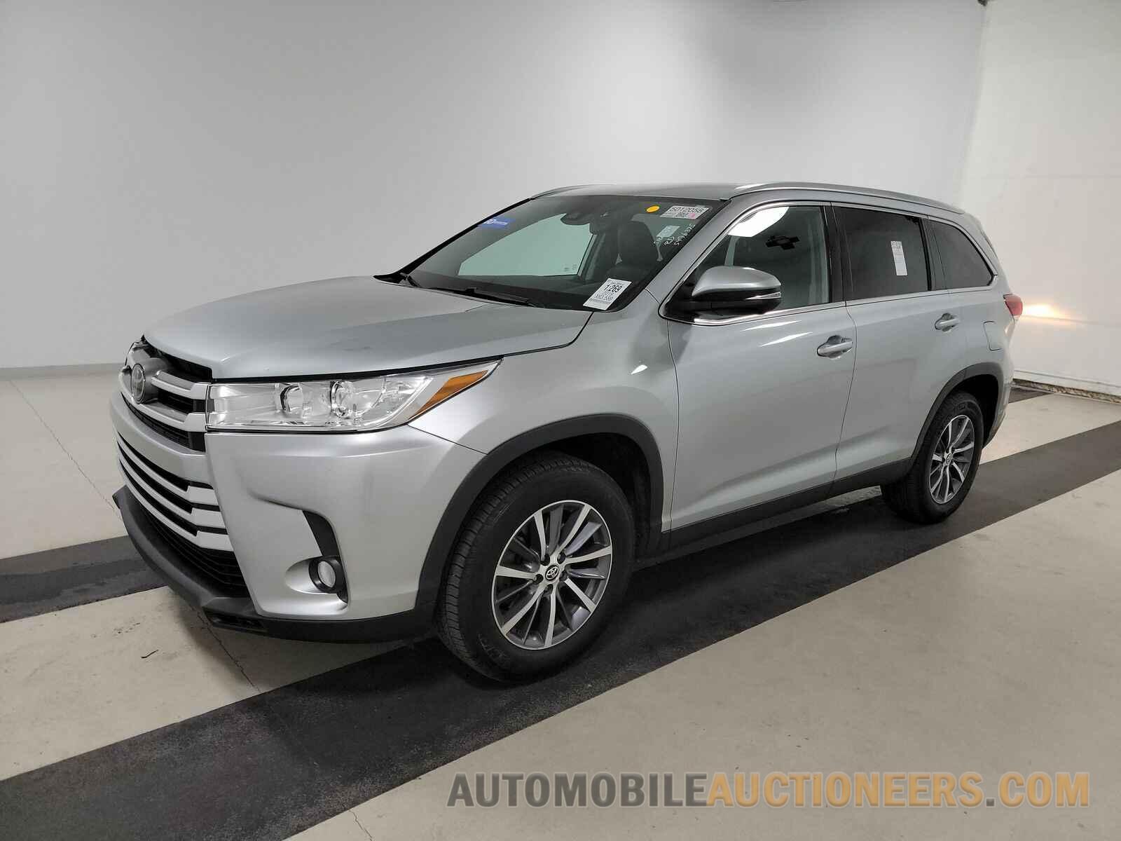 5TDKZRFH0KS557409 Toyota Highlander 2019