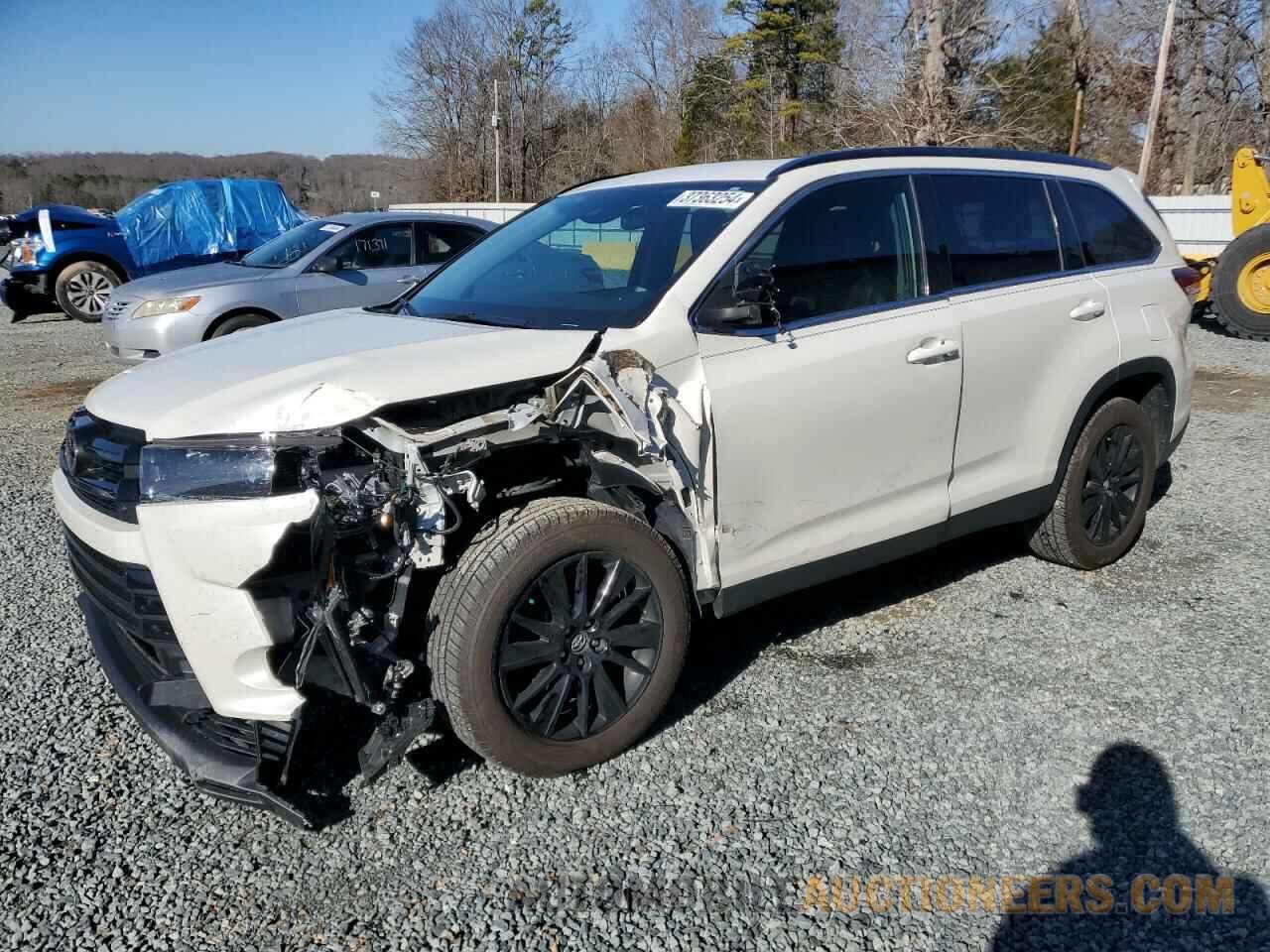 5TDKZRFH0KS568880 TOYOTA HIGHLANDER 2019