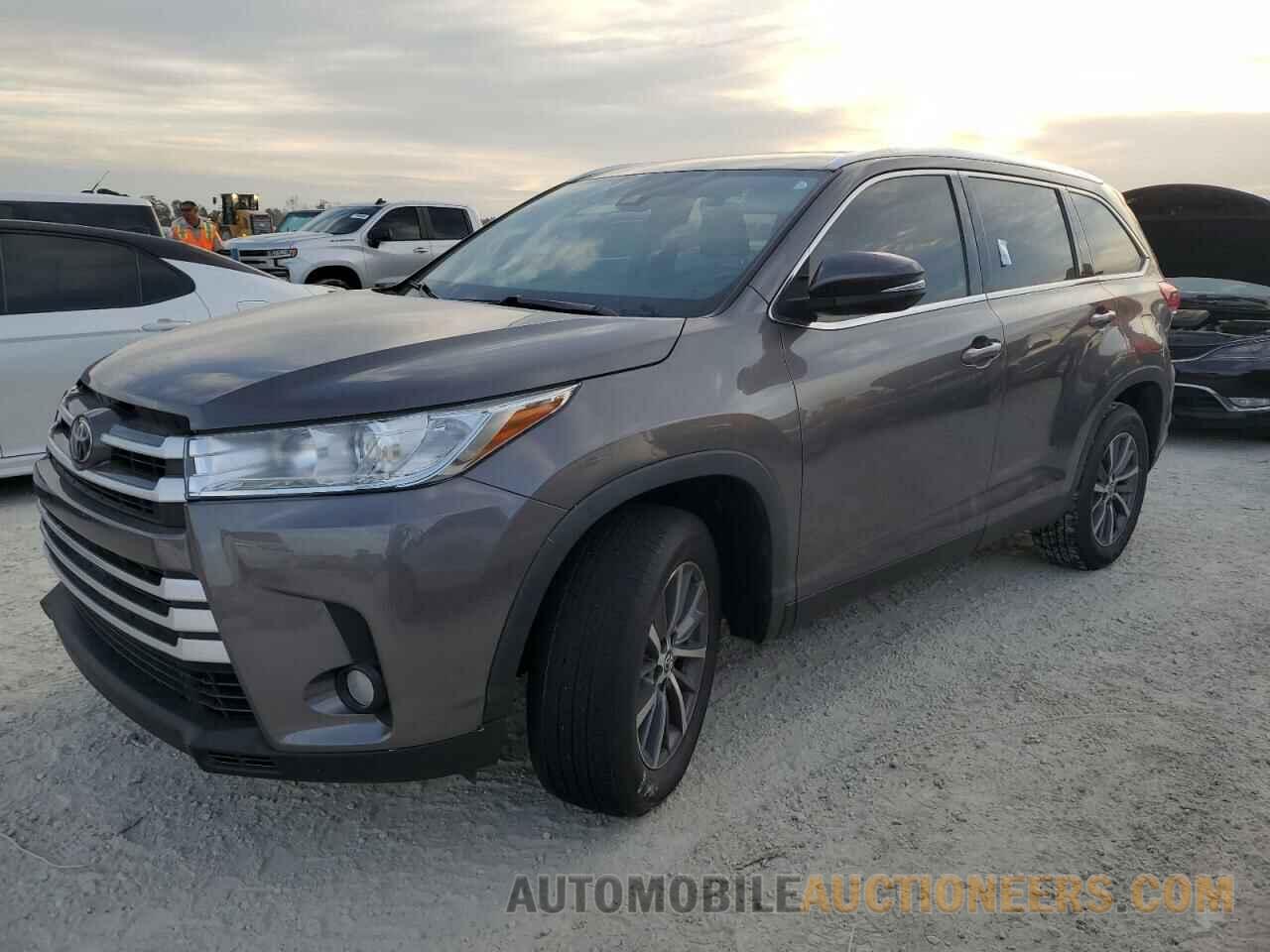 5TDKZRFH0KS569124 TOYOTA HIGHLANDER 2019